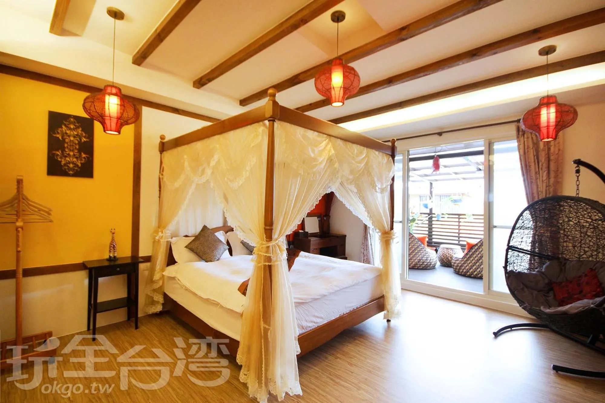 Property building, Bed in Park 61