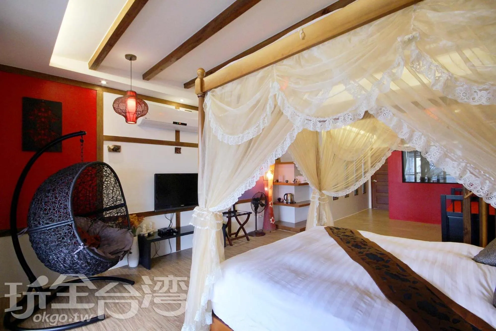 Property building, Bed in Park 61