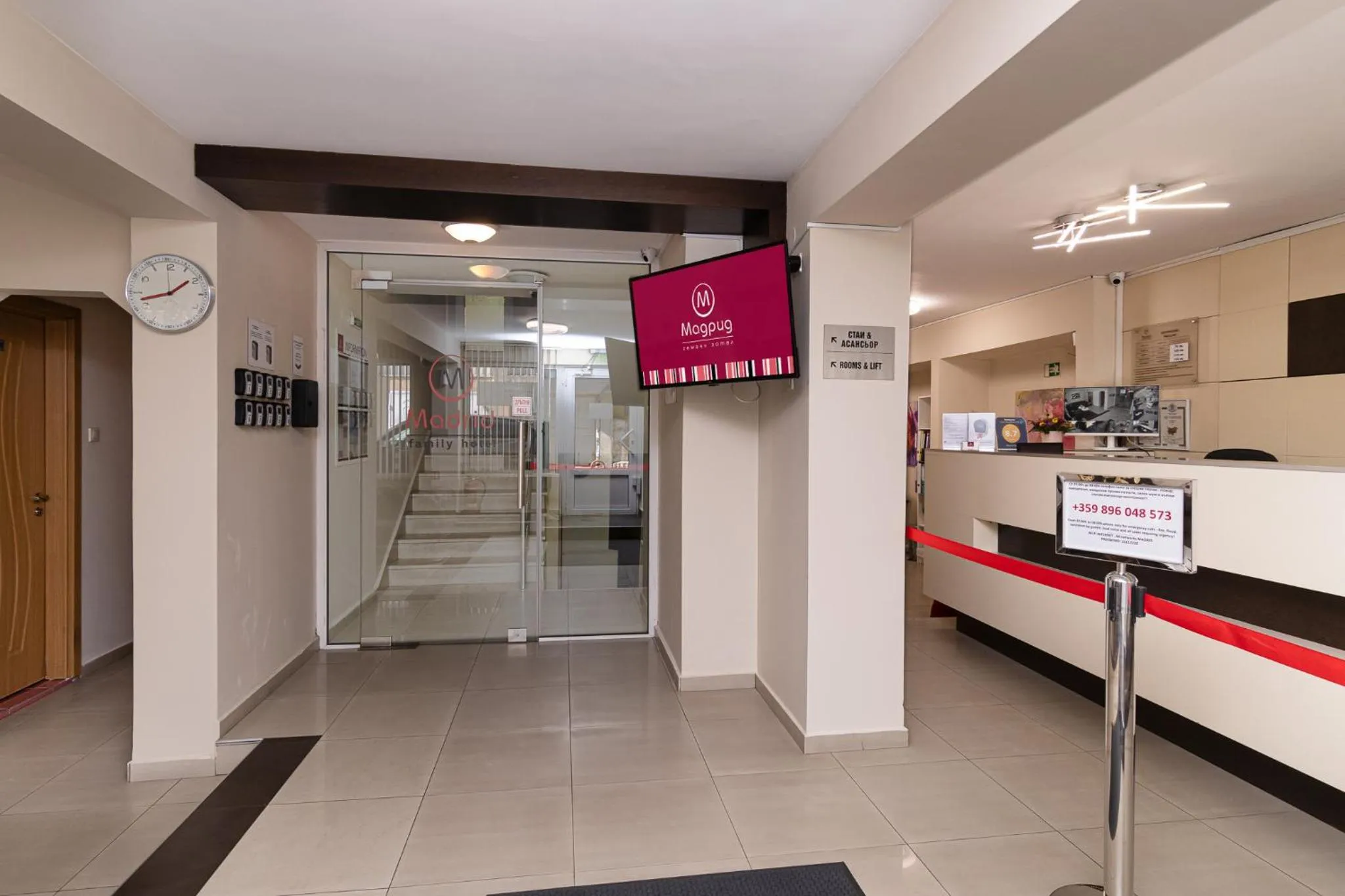 Lobby or reception in Family Hotel Madrid