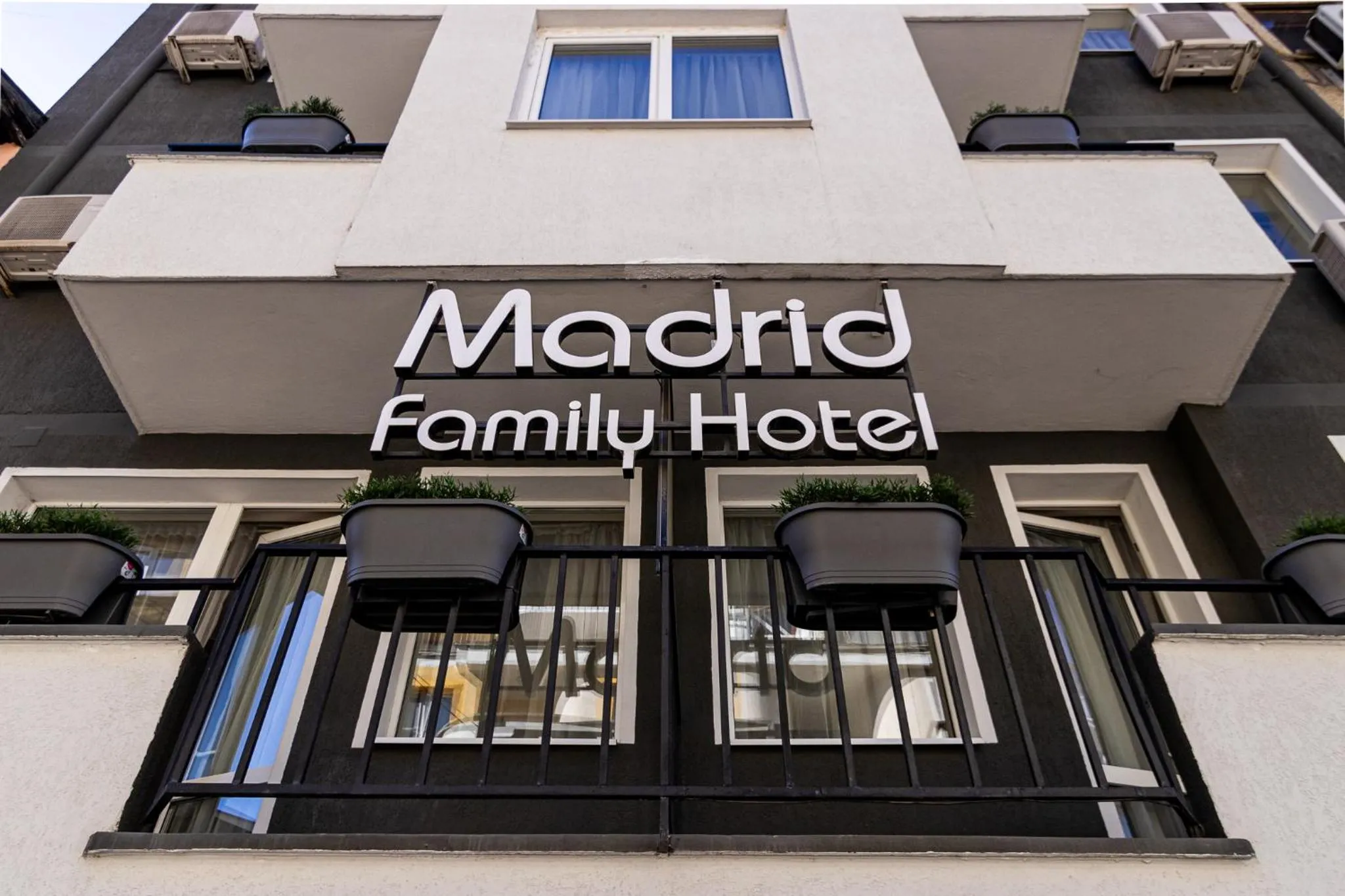 Facade/entrance in Family Hotel Madrid
