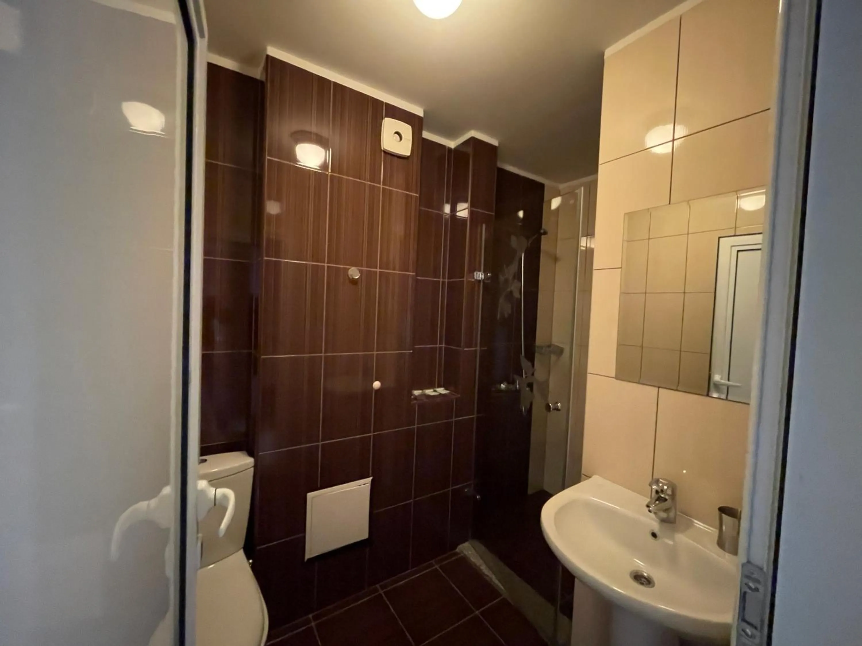 Bathroom in Family Hotel Madrid