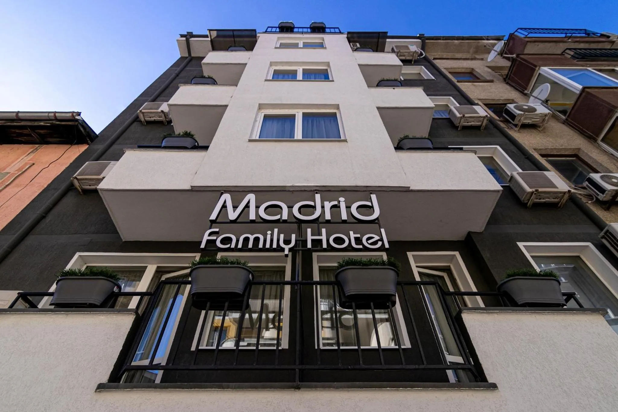 Facade/entrance in Family Hotel Madrid