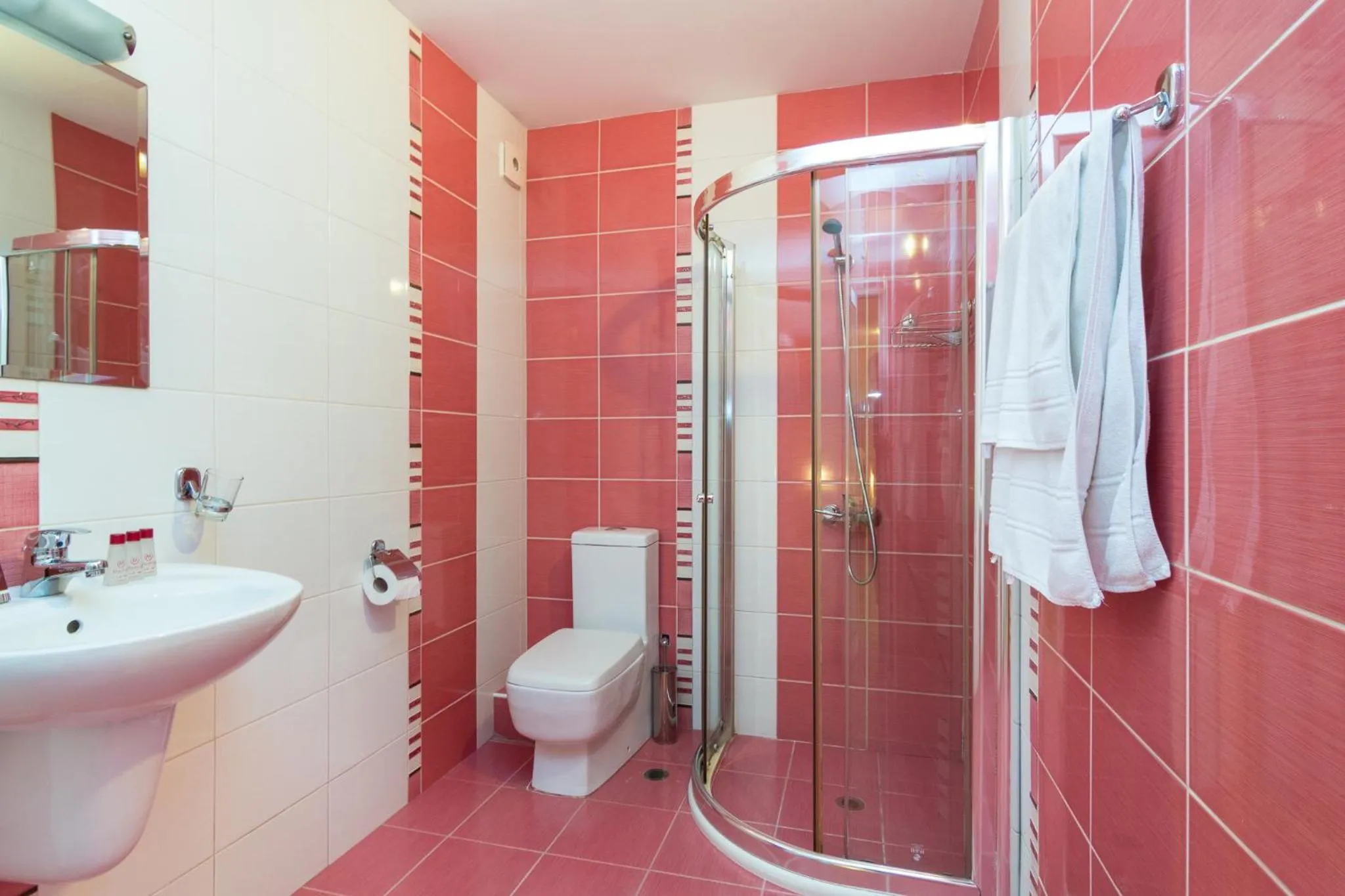 Bathroom in Family Hotel Madrid