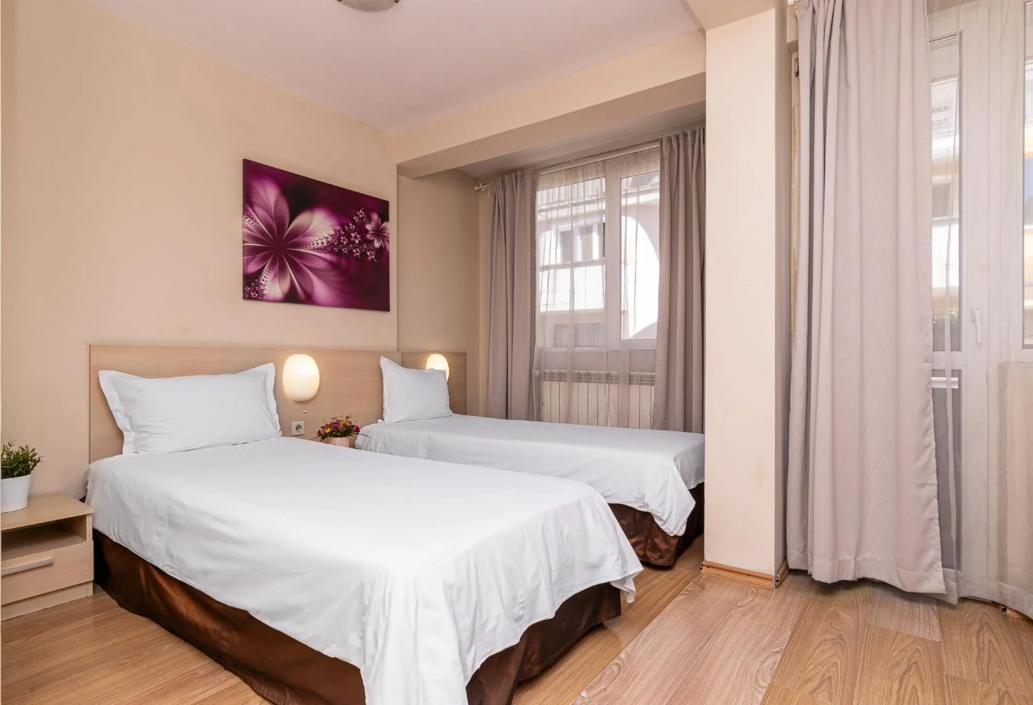 Photo of the whole room, Bed in Family Hotel Madrid