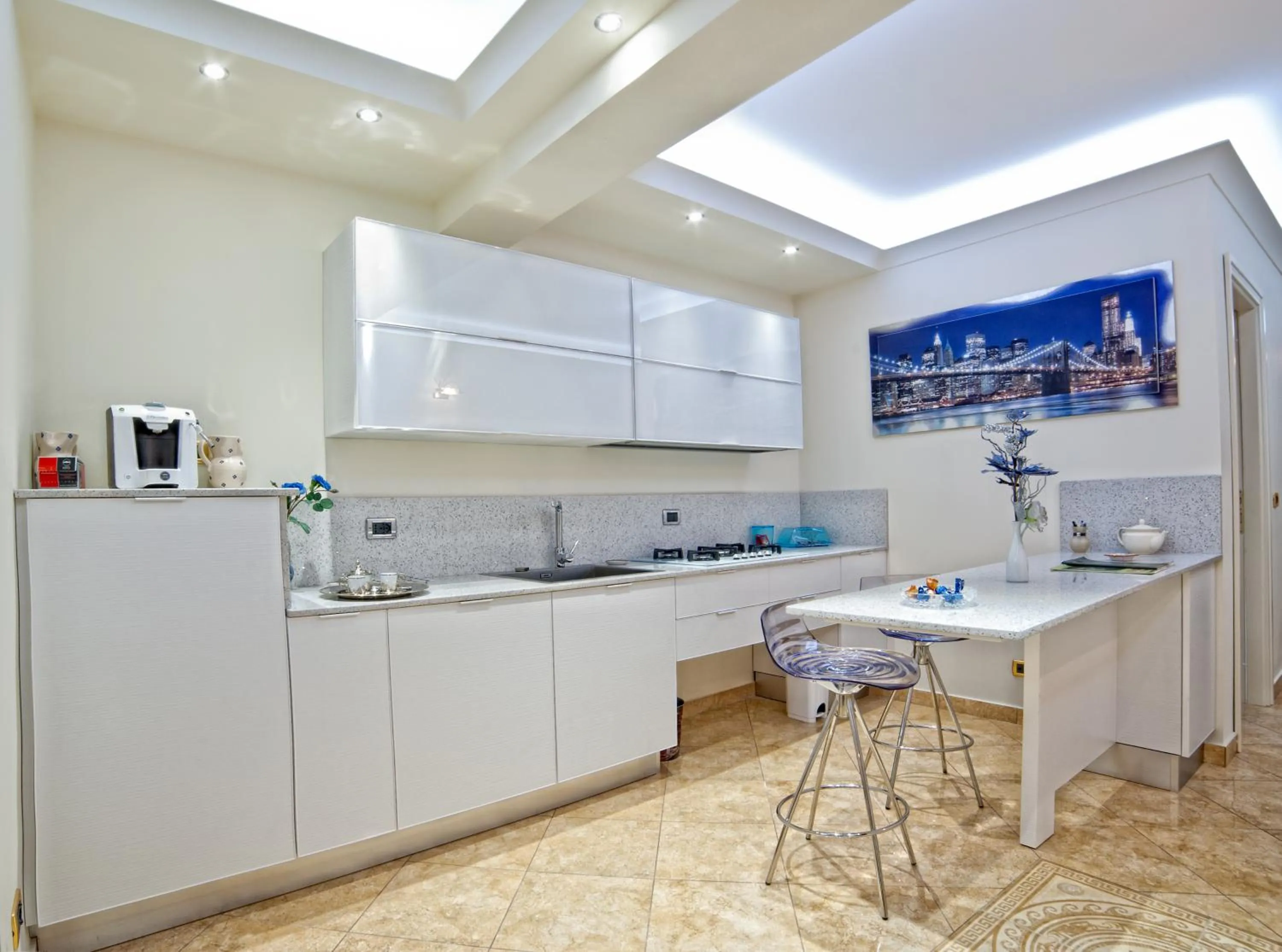 Communal lounge/ TV room in Airport House B&B