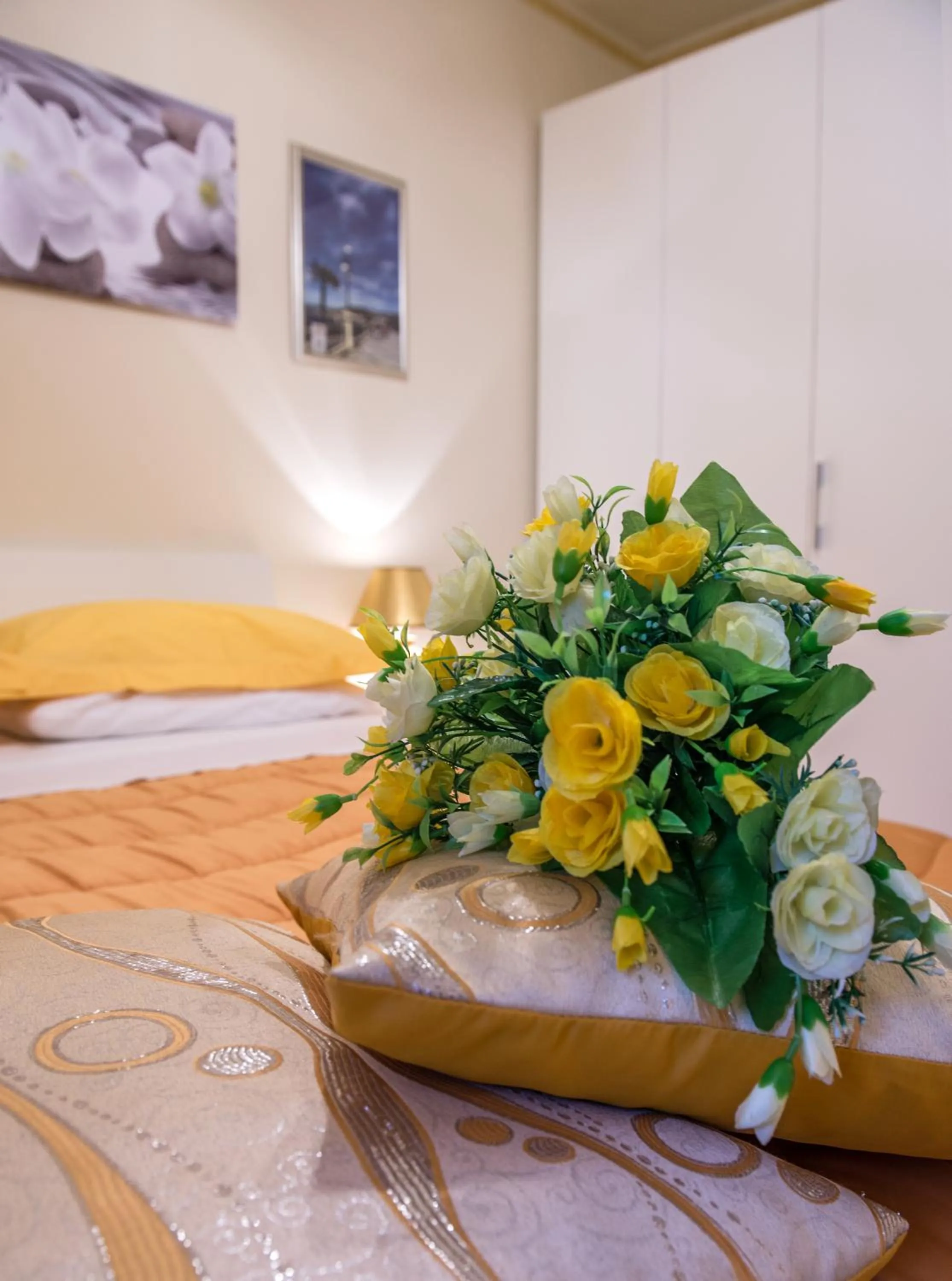 Bed in Airport House B&B