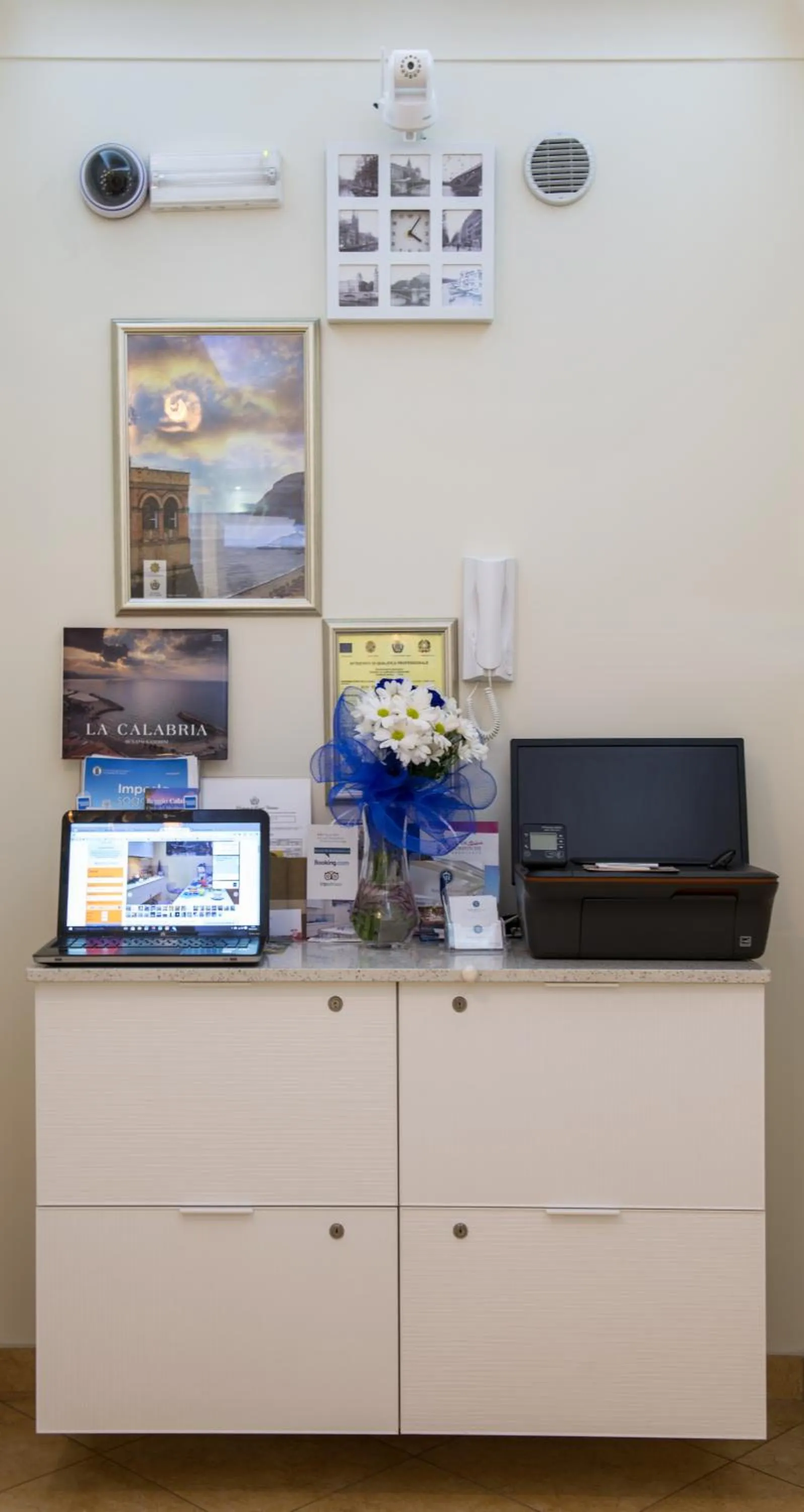 Patio in Airport House B&B