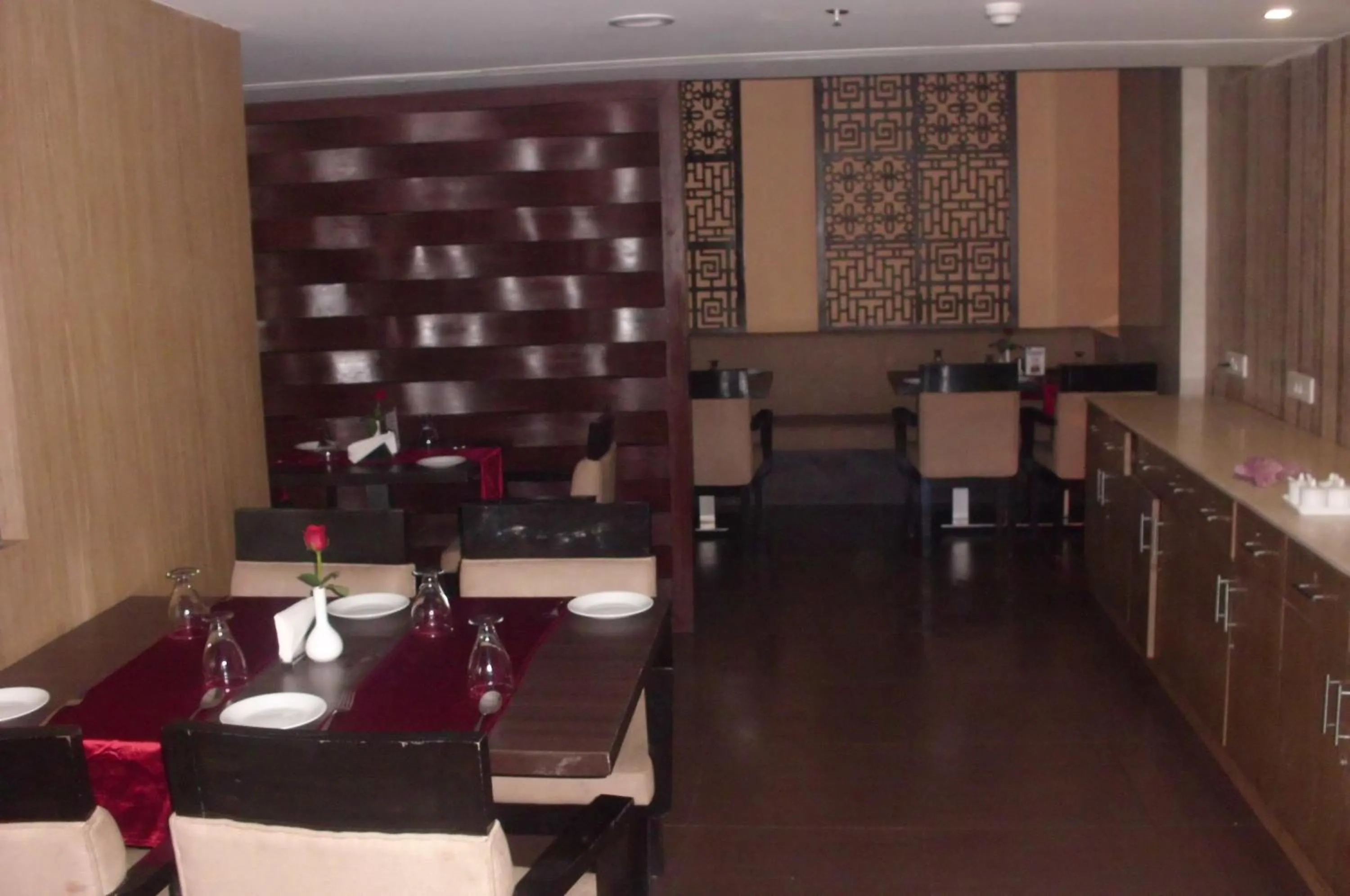 Restaurant/places to eat in SVN GRAND