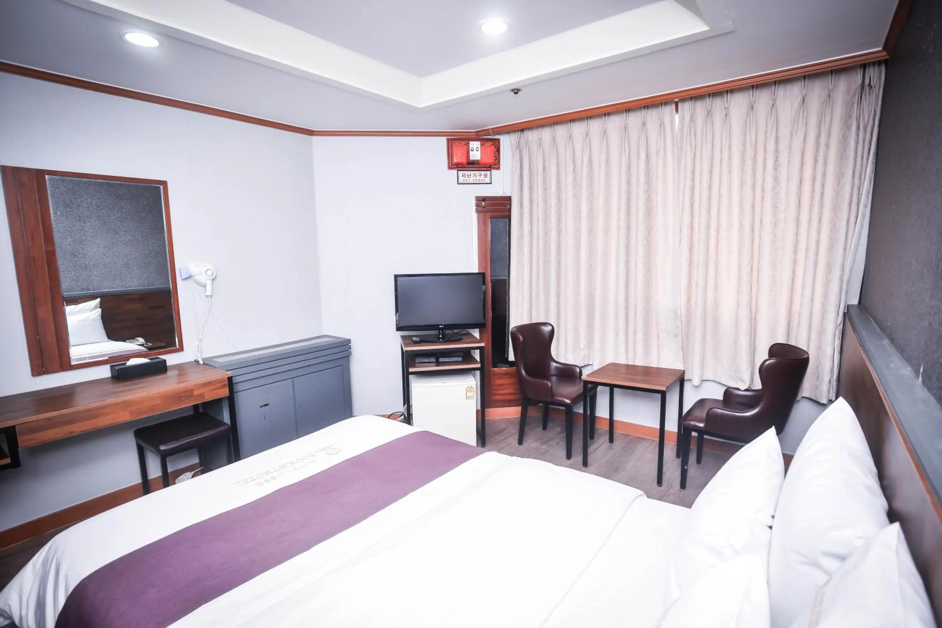 Bed in Hotel Noblesse