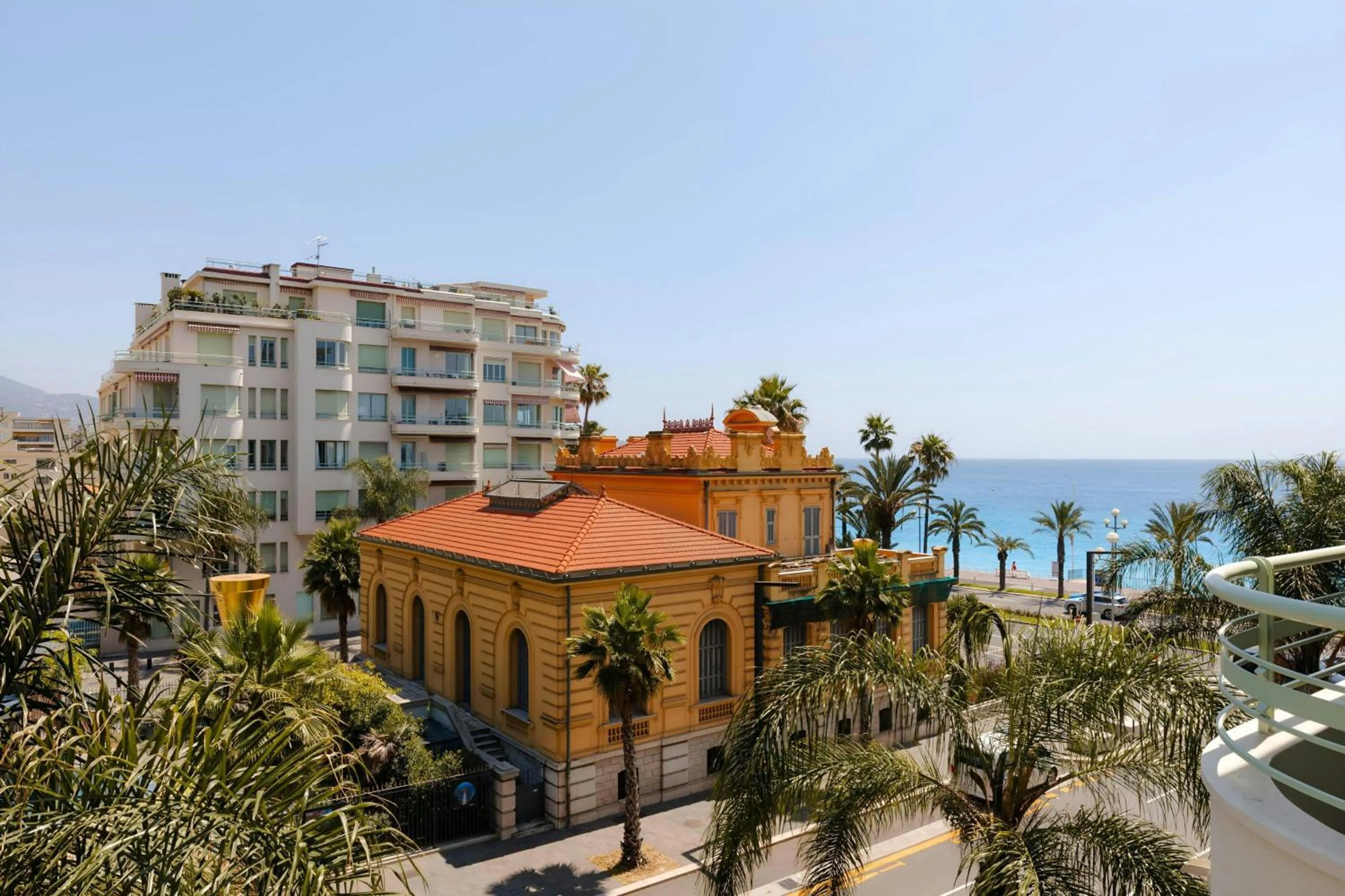Photo of the whole room in Yelo Promenade Hotel, Sonder Hotel by Marriott Bonvoy