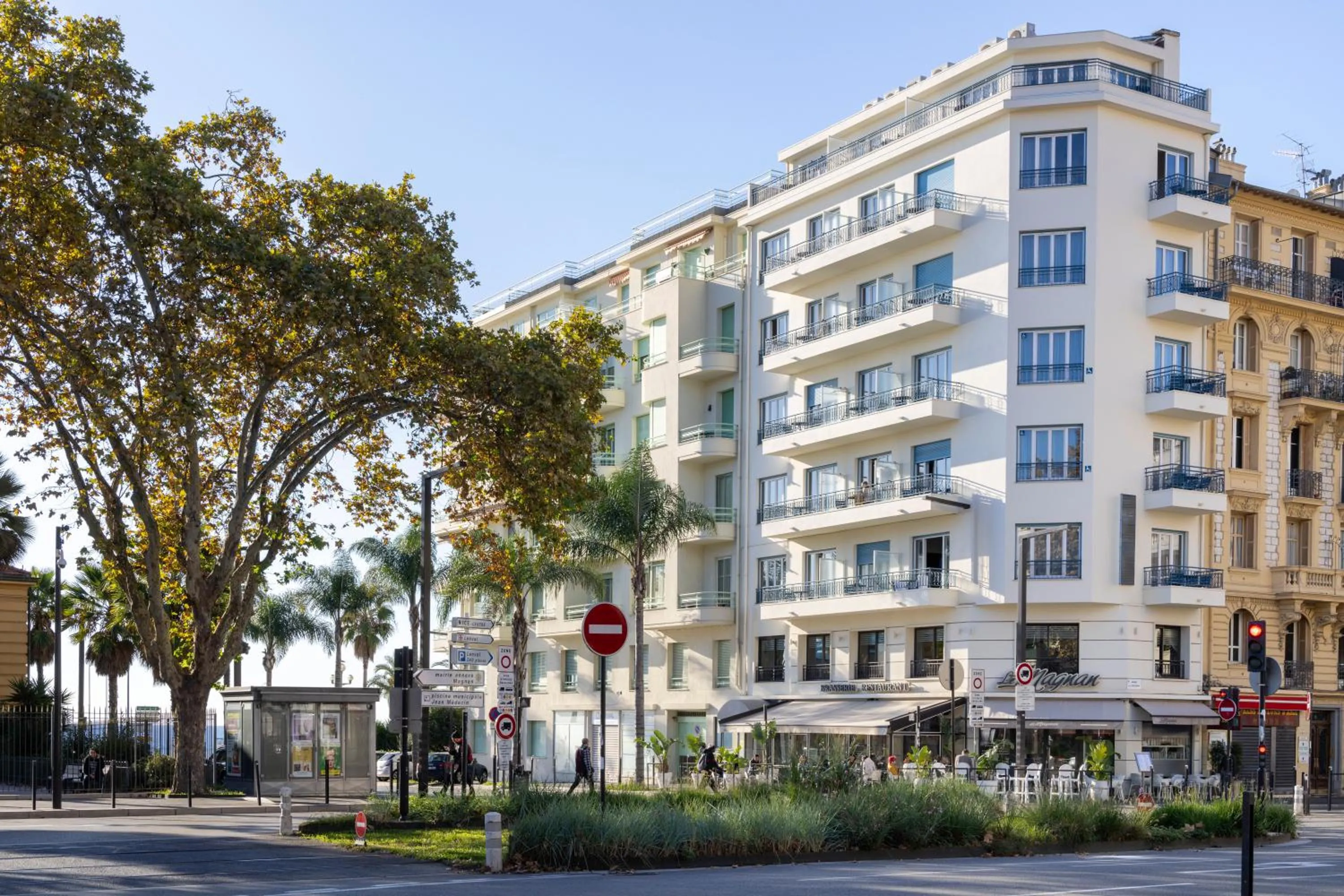 Facade/entrance in Crisol Promenade