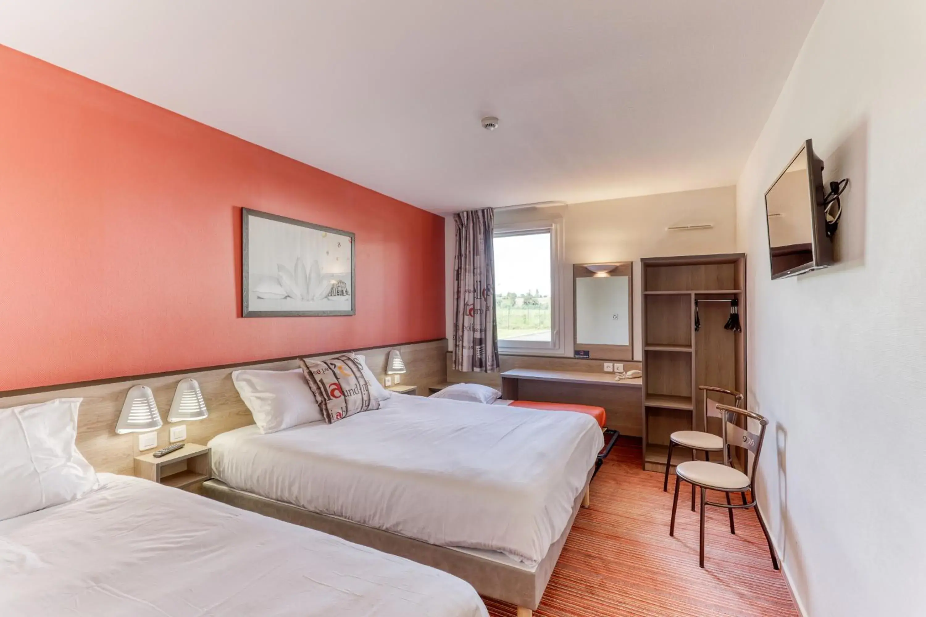 Triple Room with Private Bathroom in Ace Hotel Montluçon Triple Room with Private Bathroom in Ace Hotel Montluçon