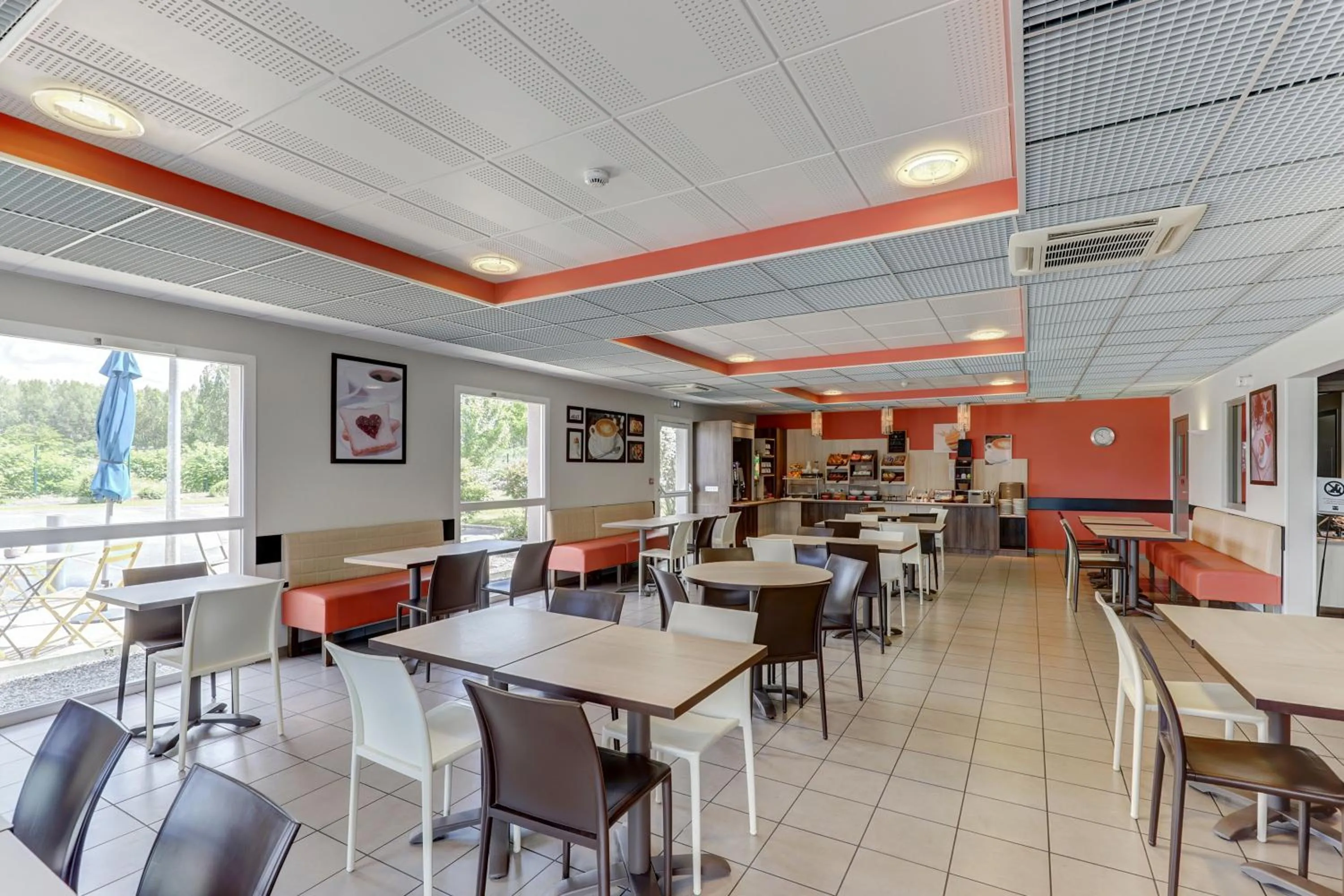 Breakfast in Ace Hotel Montluçon