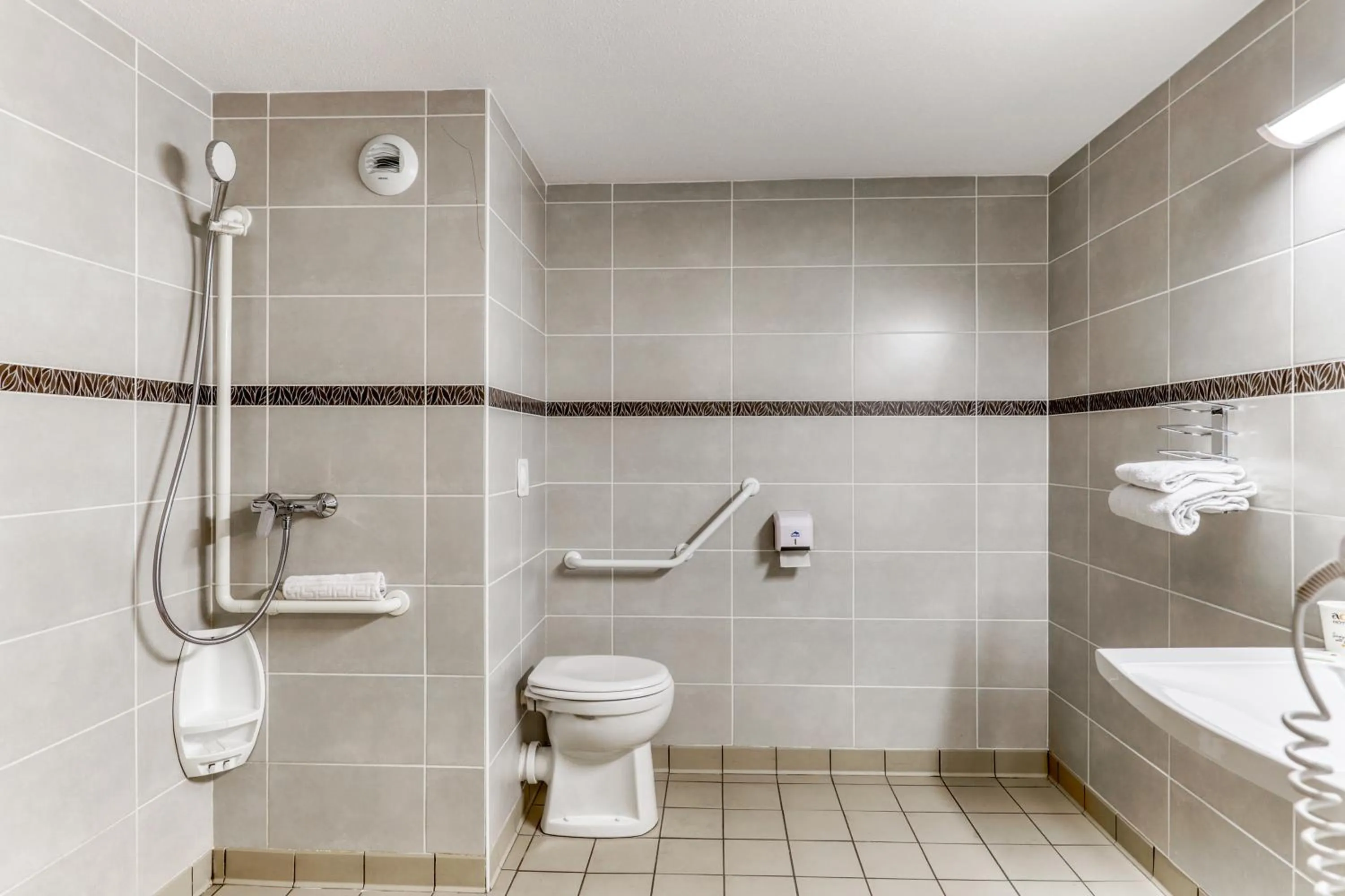 Bathroom in Ace Hotel Montluçon