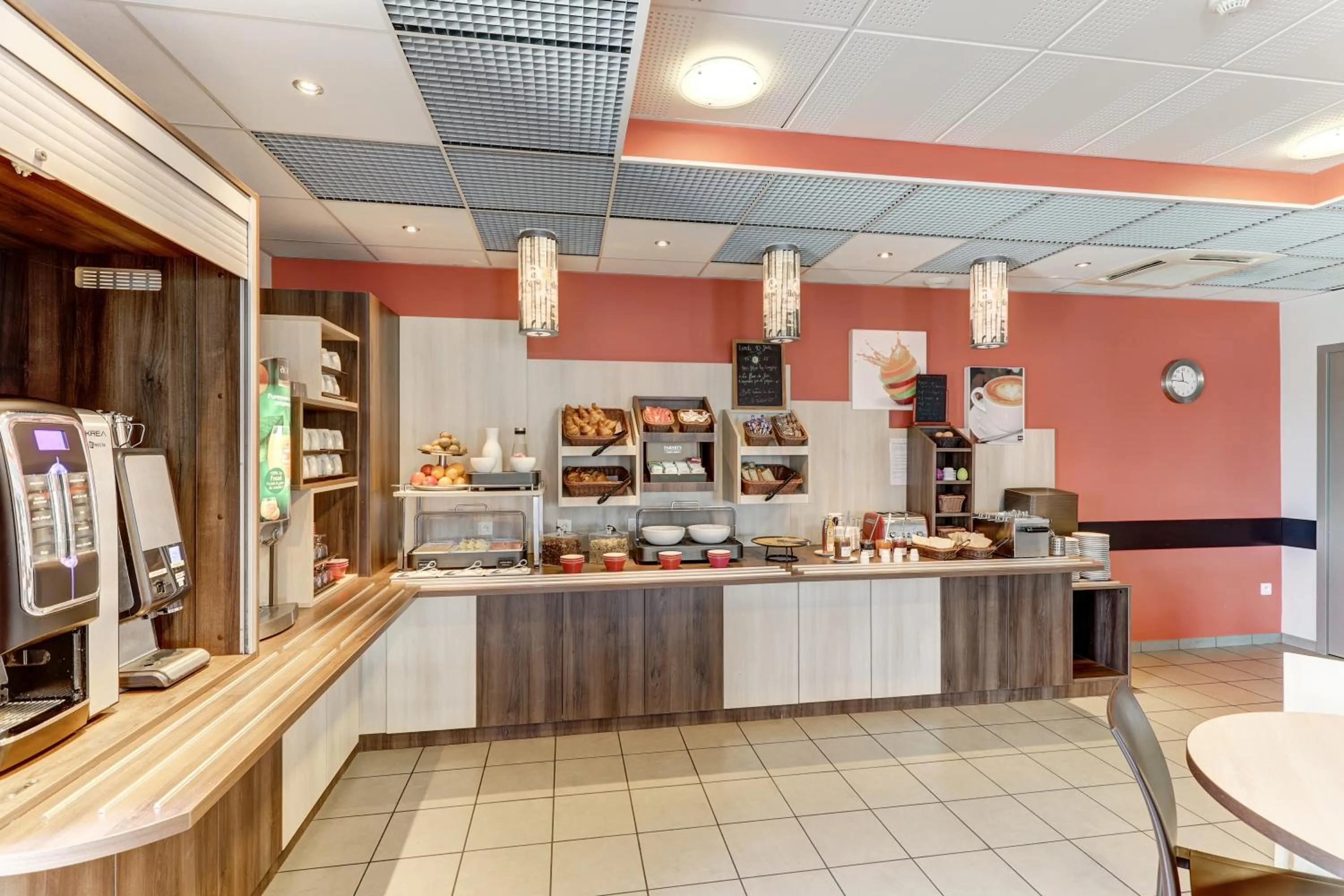 Breakfast in Ace Hotel Montluçon