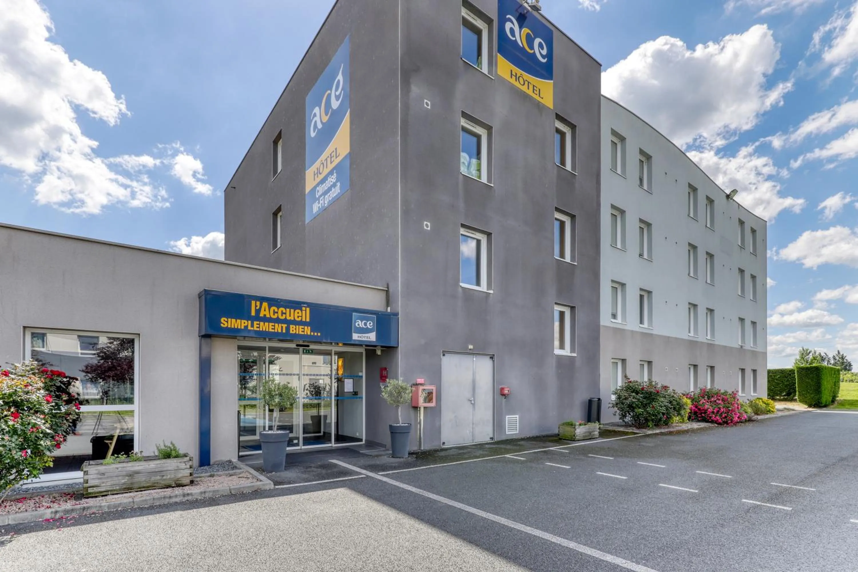 Property building in Ace Hotel Montluçon