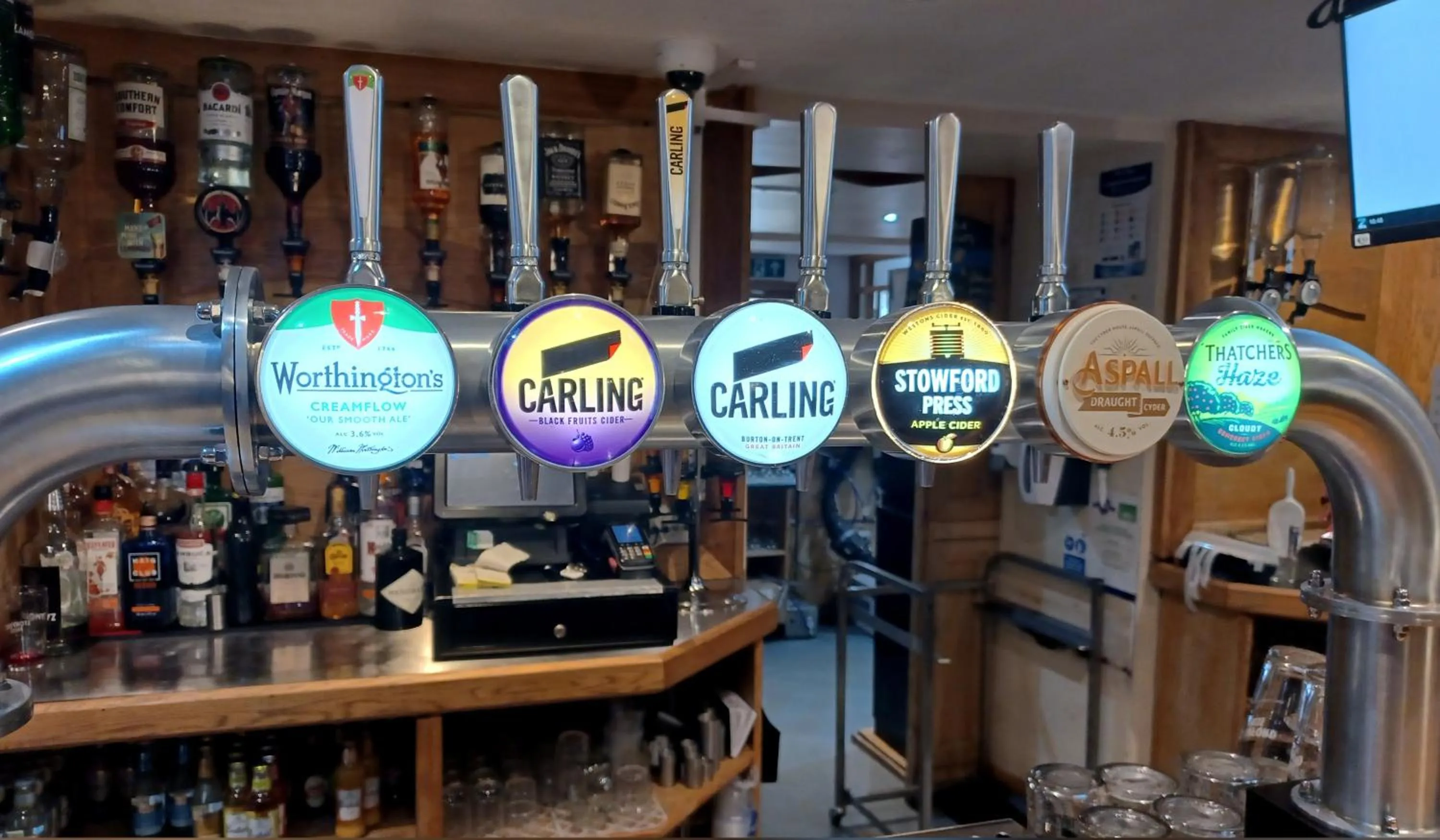 Lounge or bar in Harry's Hotel & Restaurant