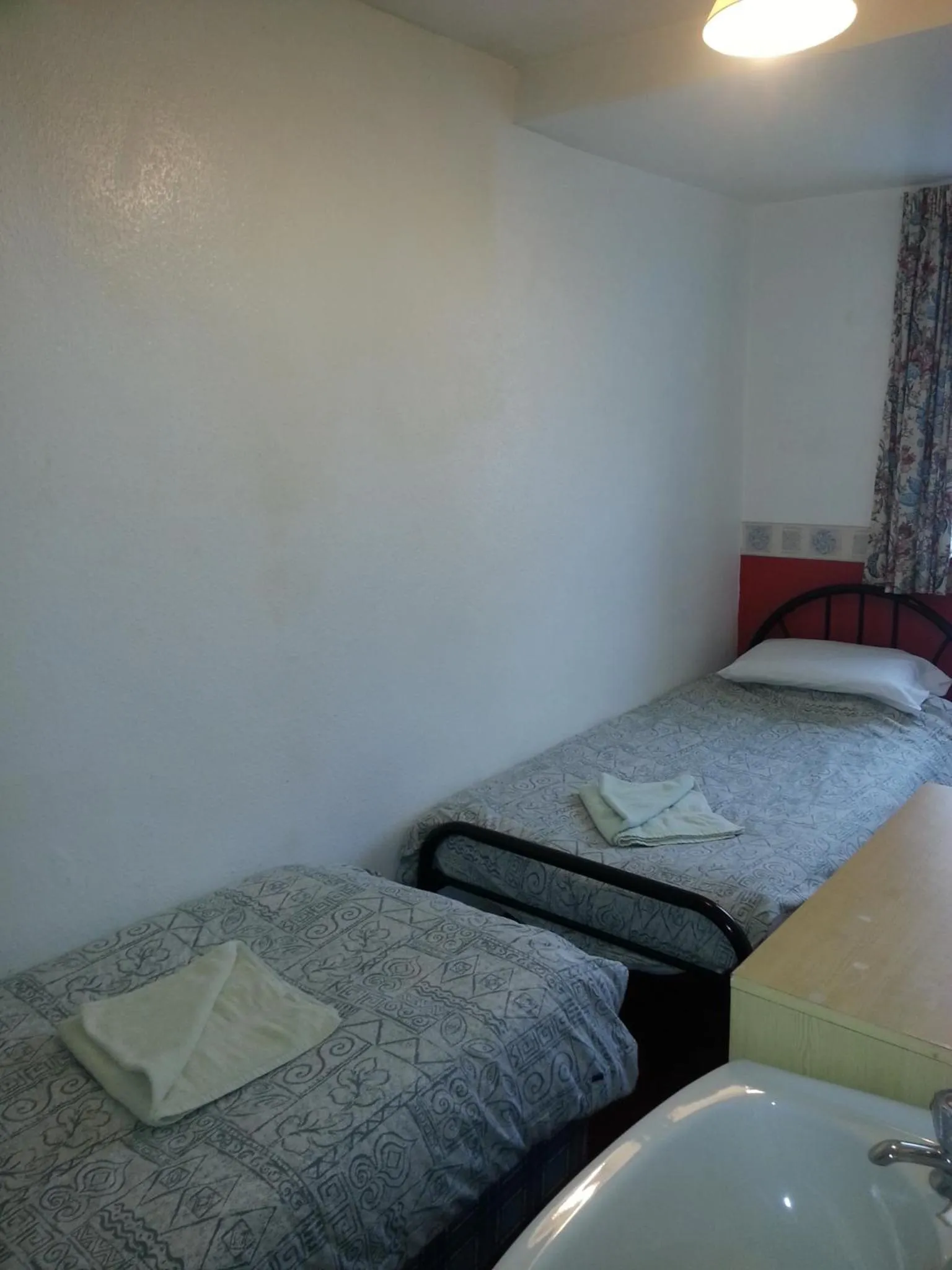 Photo of the whole room, Bed in Jesmond International Hotel