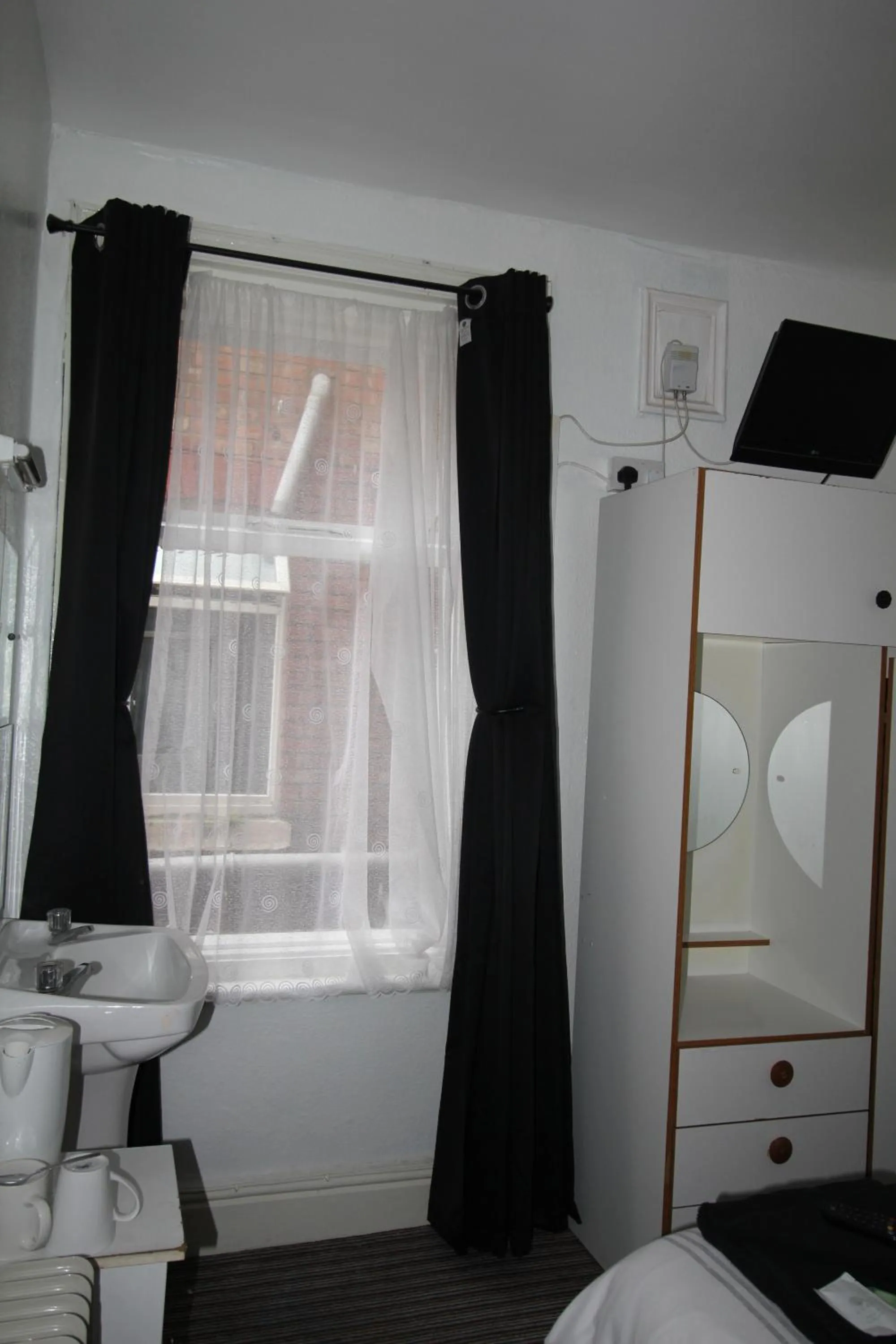 Bed in Jesmond International Hotel