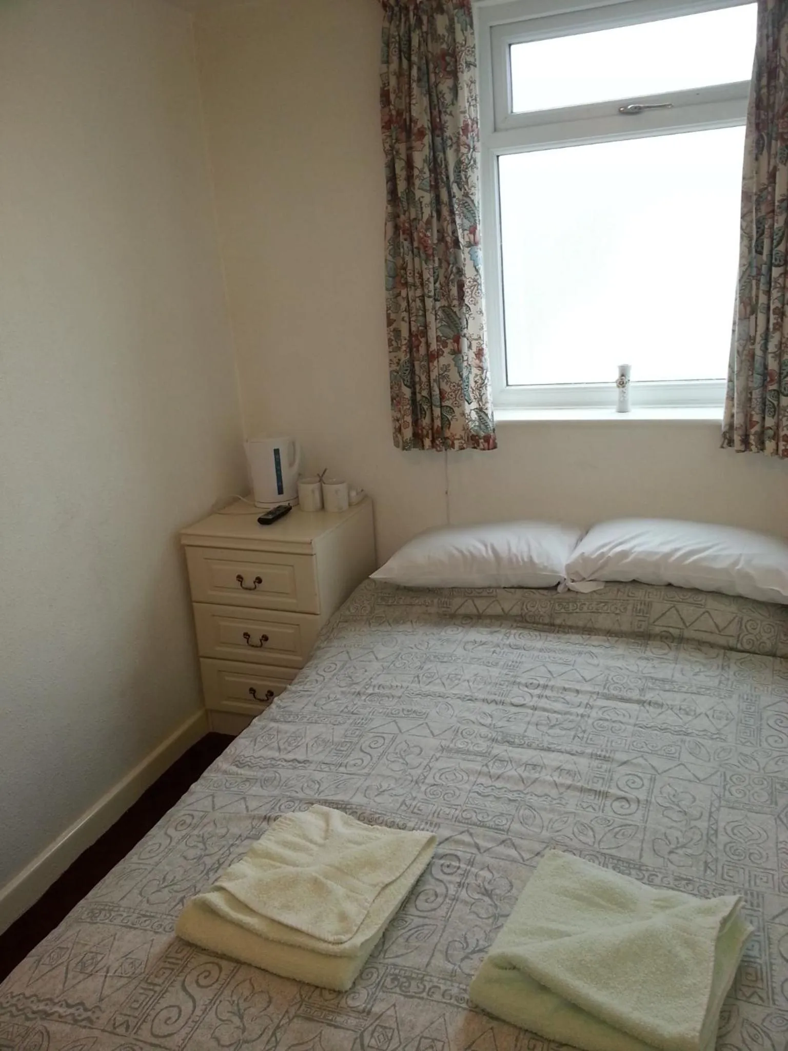 Bed in Jesmond International Hotel