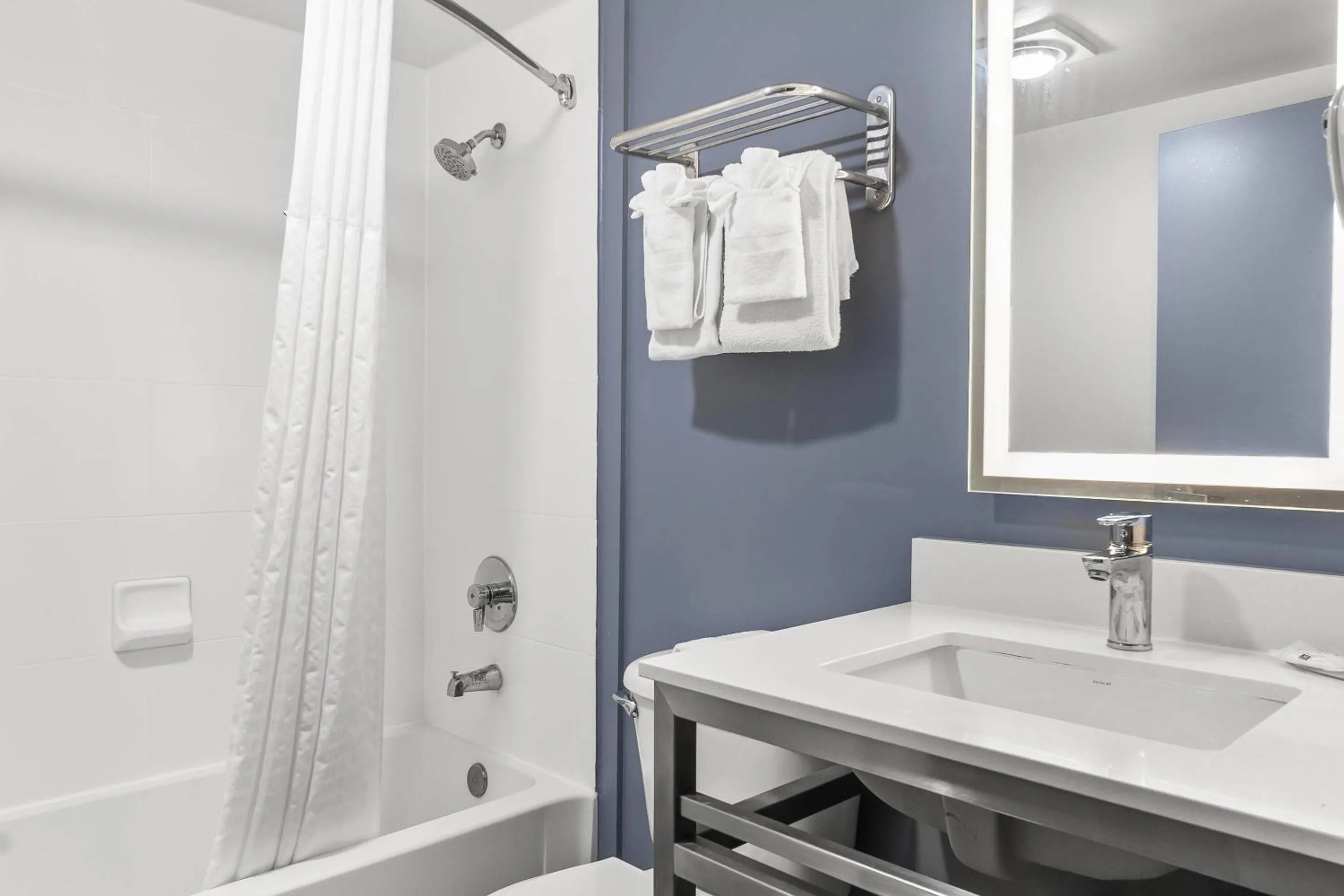 Bedroom in Quality Inn & Suites Nashville - Bellevue