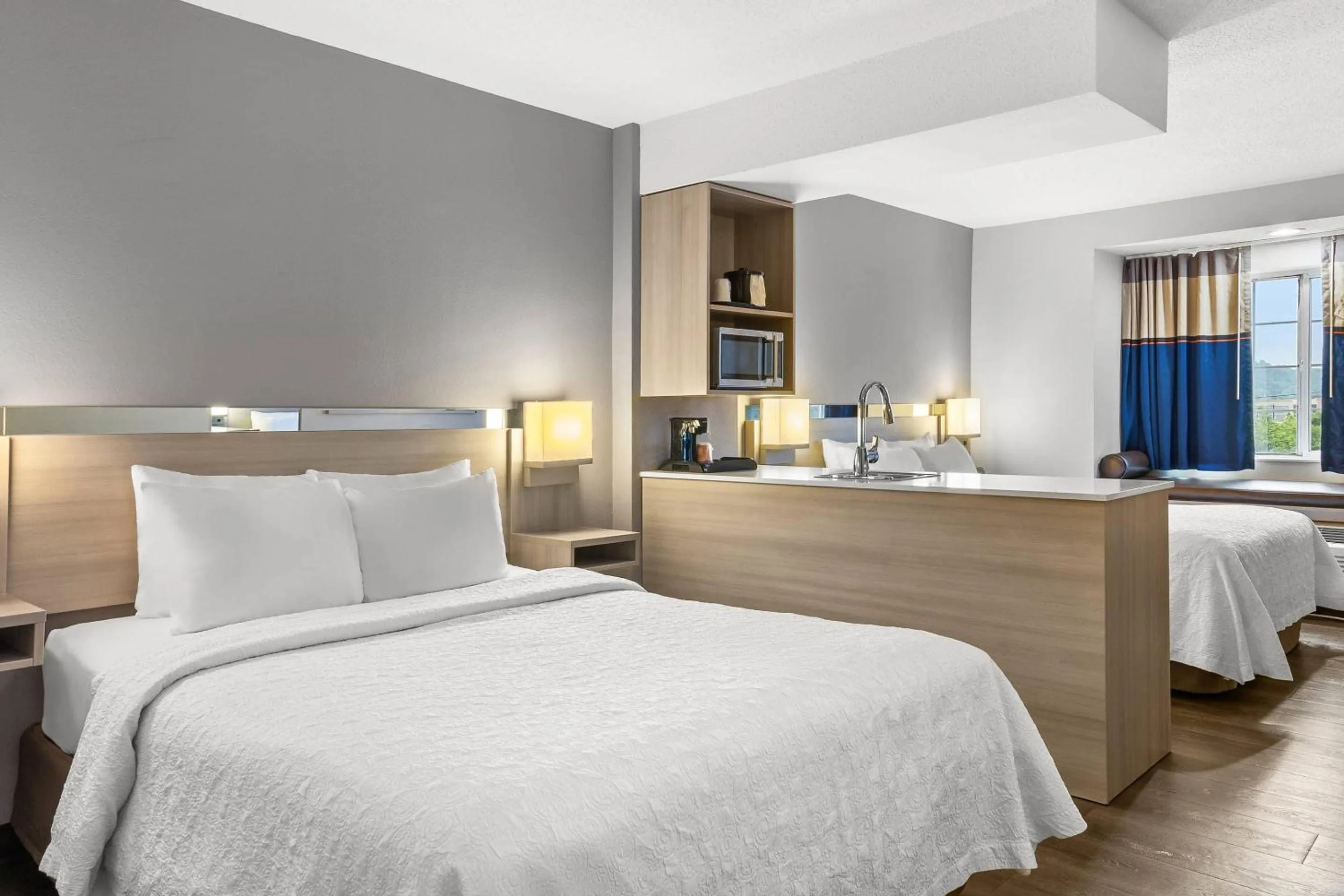 Bedroom, Bed in Quality Inn & Suites Nashville - Bellevue