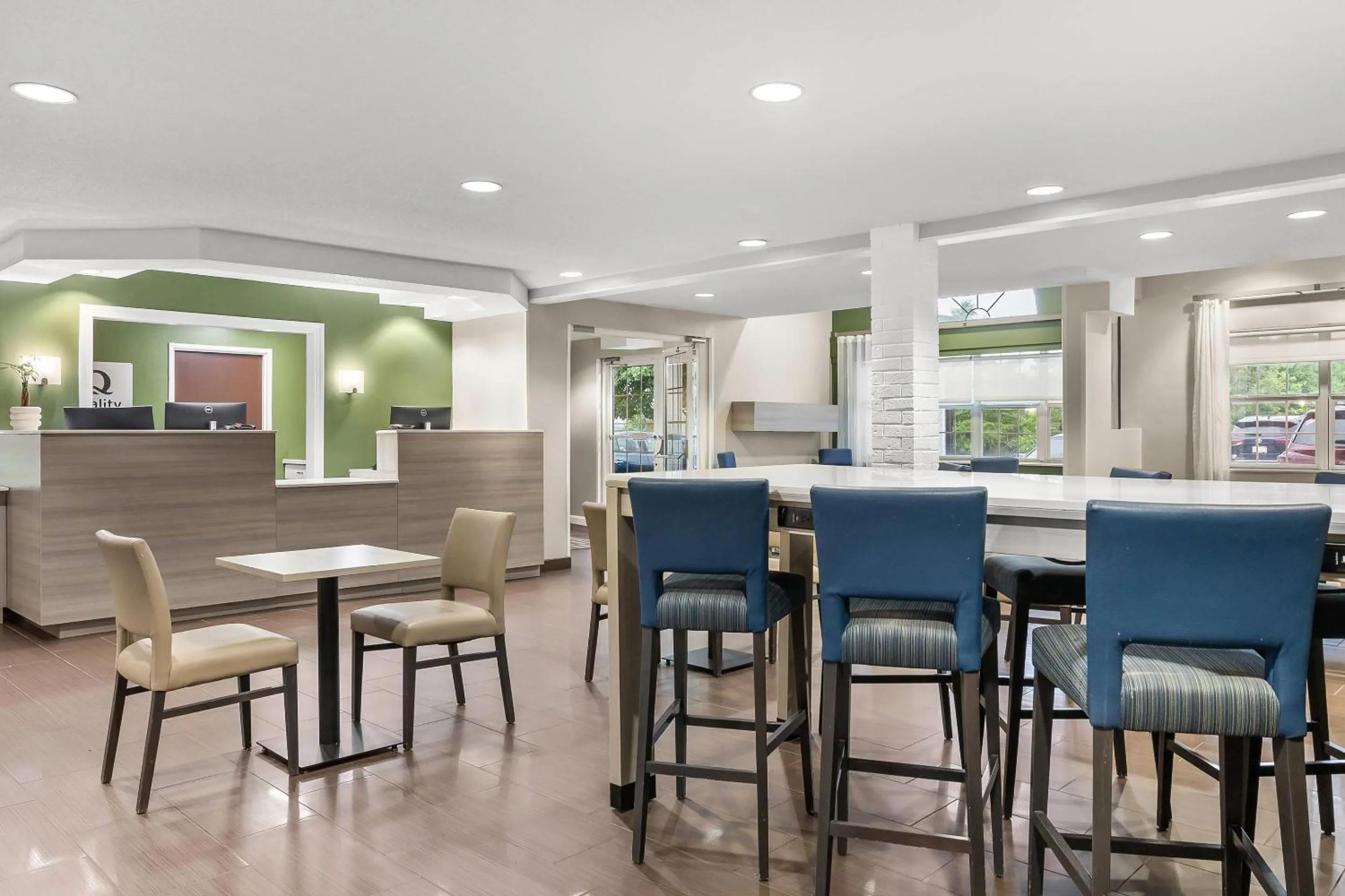 Breakfast in Quality Inn & Suites Nashville - Bellevue