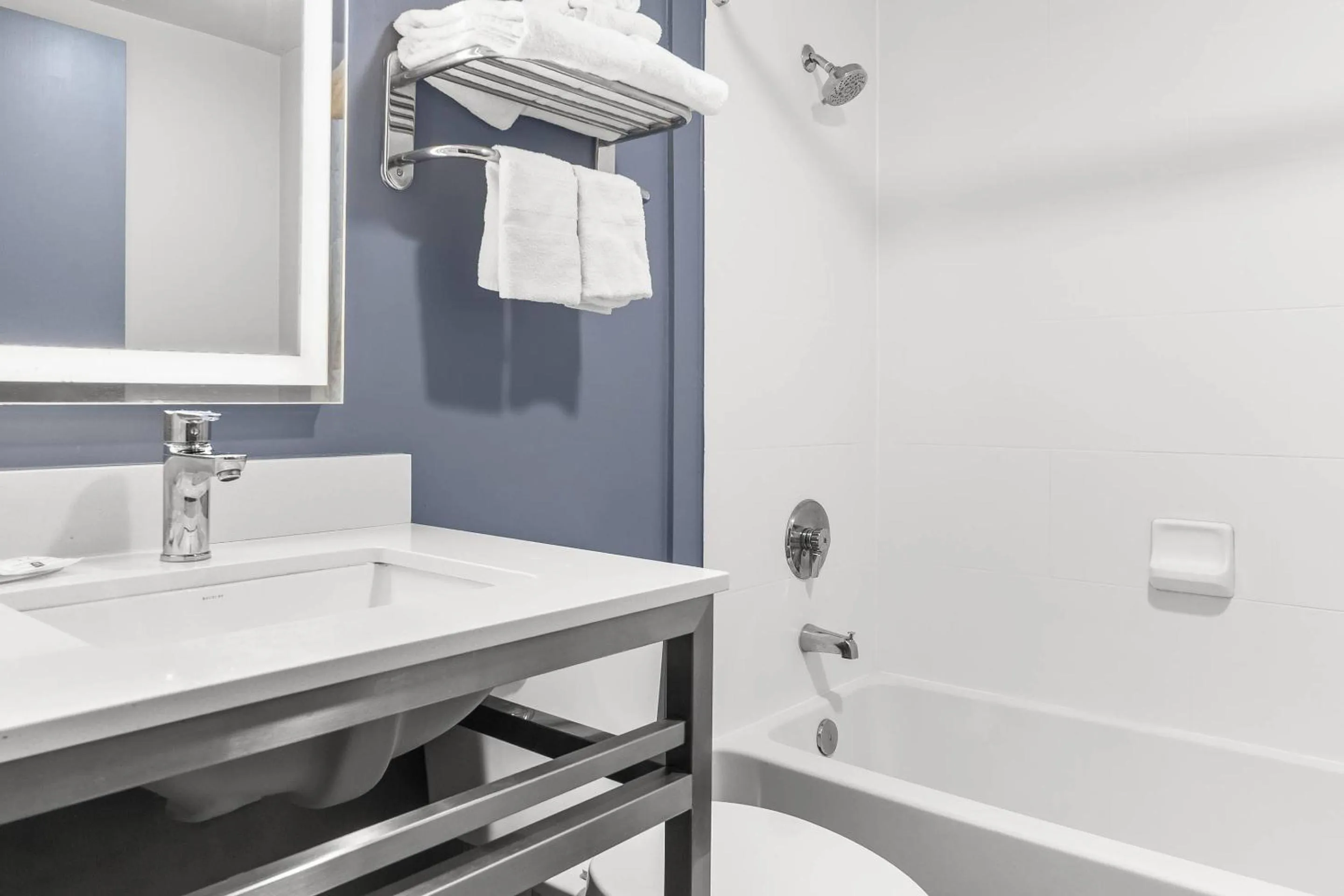 Bedroom in Quality Inn & Suites Nashville - Bellevue