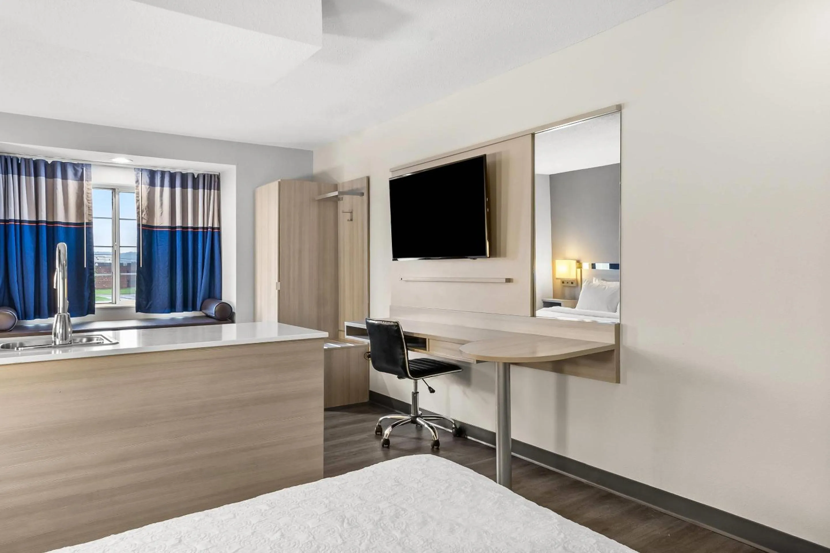 Bedroom, Bed in Quality Inn & Suites Nashville - Bellevue