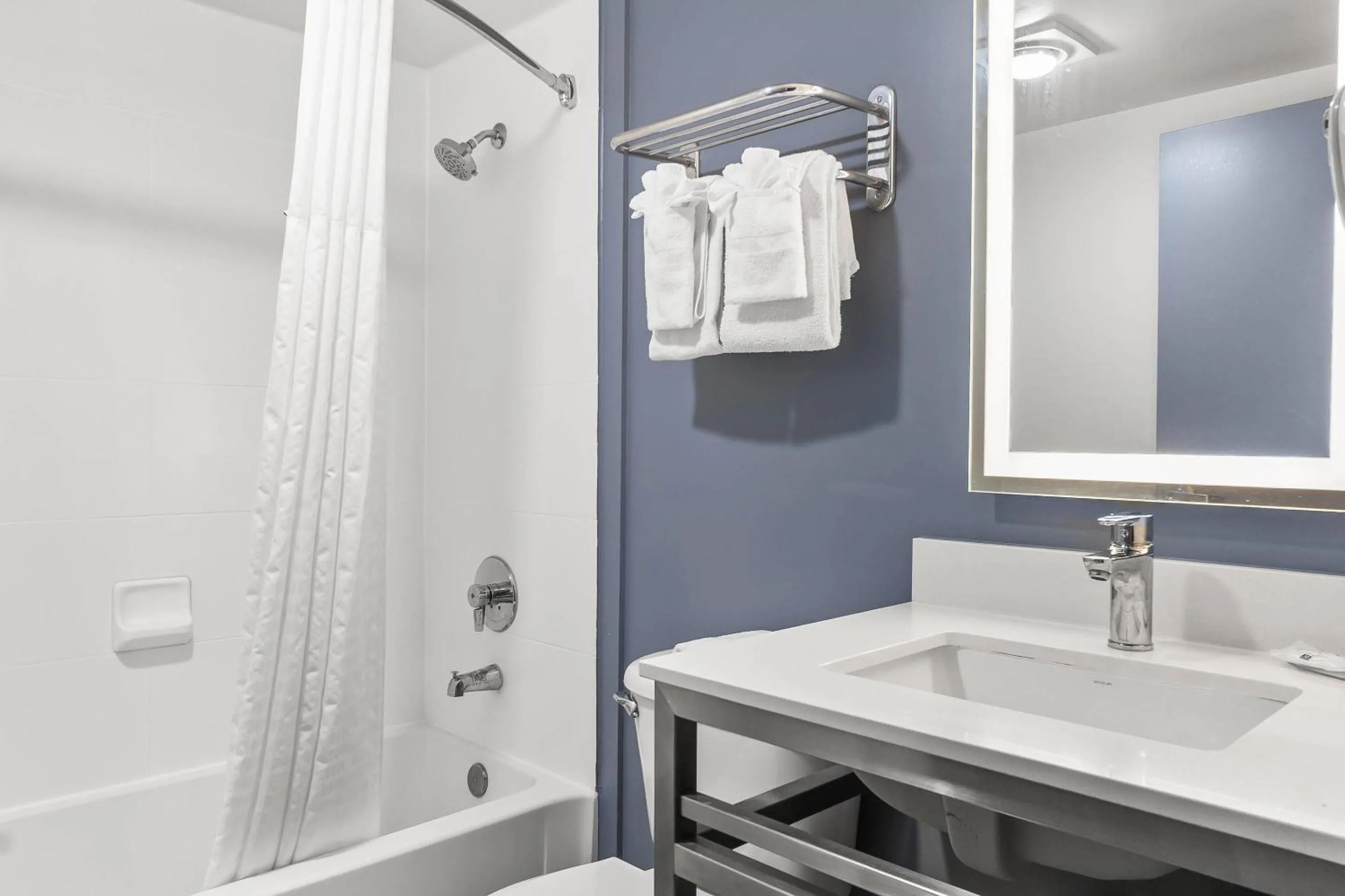 Bedroom in Quality Inn & Suites Nashville - Bellevue