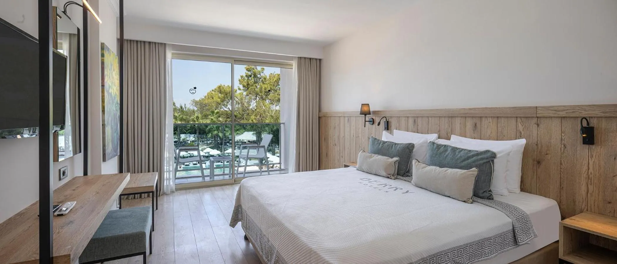 Bedroom, Bed in Berry Blue Hotels