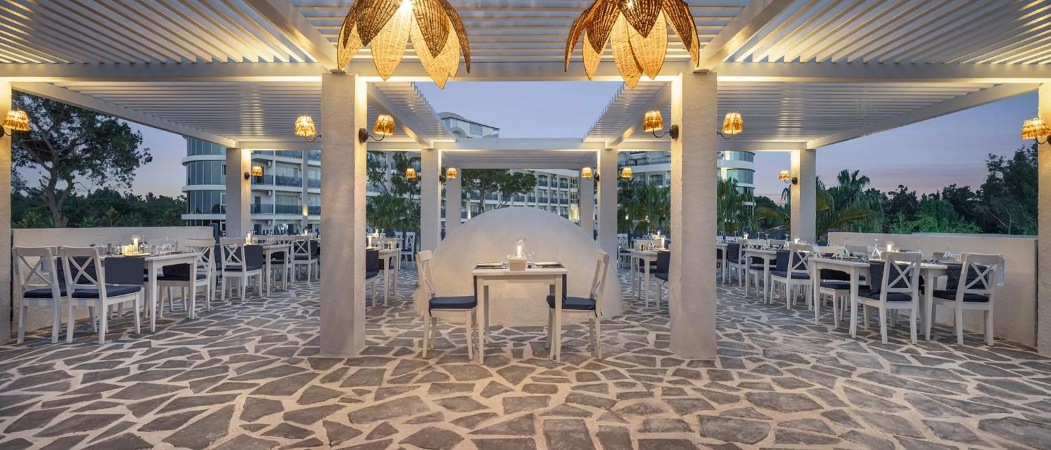 Restaurant/places to eat in Berry Blue Hotels