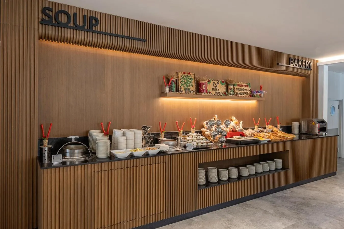 Restaurant/places to eat in Berry Blue Hotels