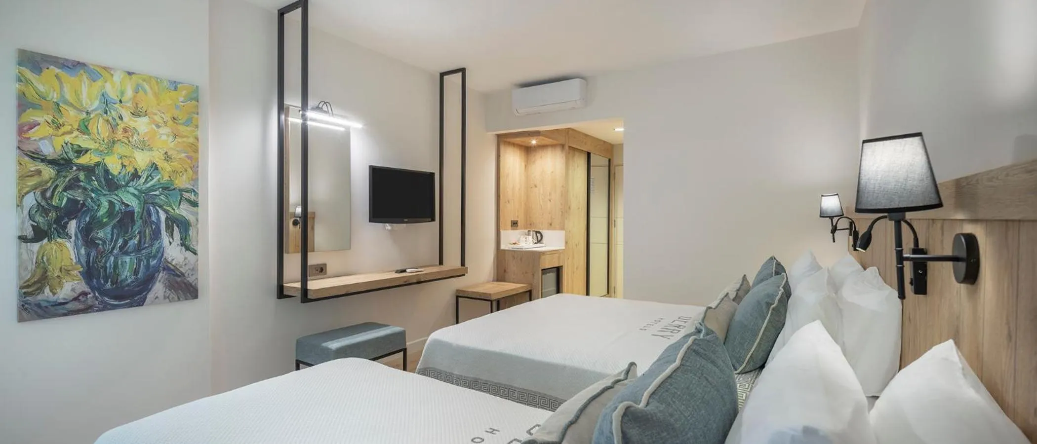 Bedroom, Bed in Berry Blue Hotels