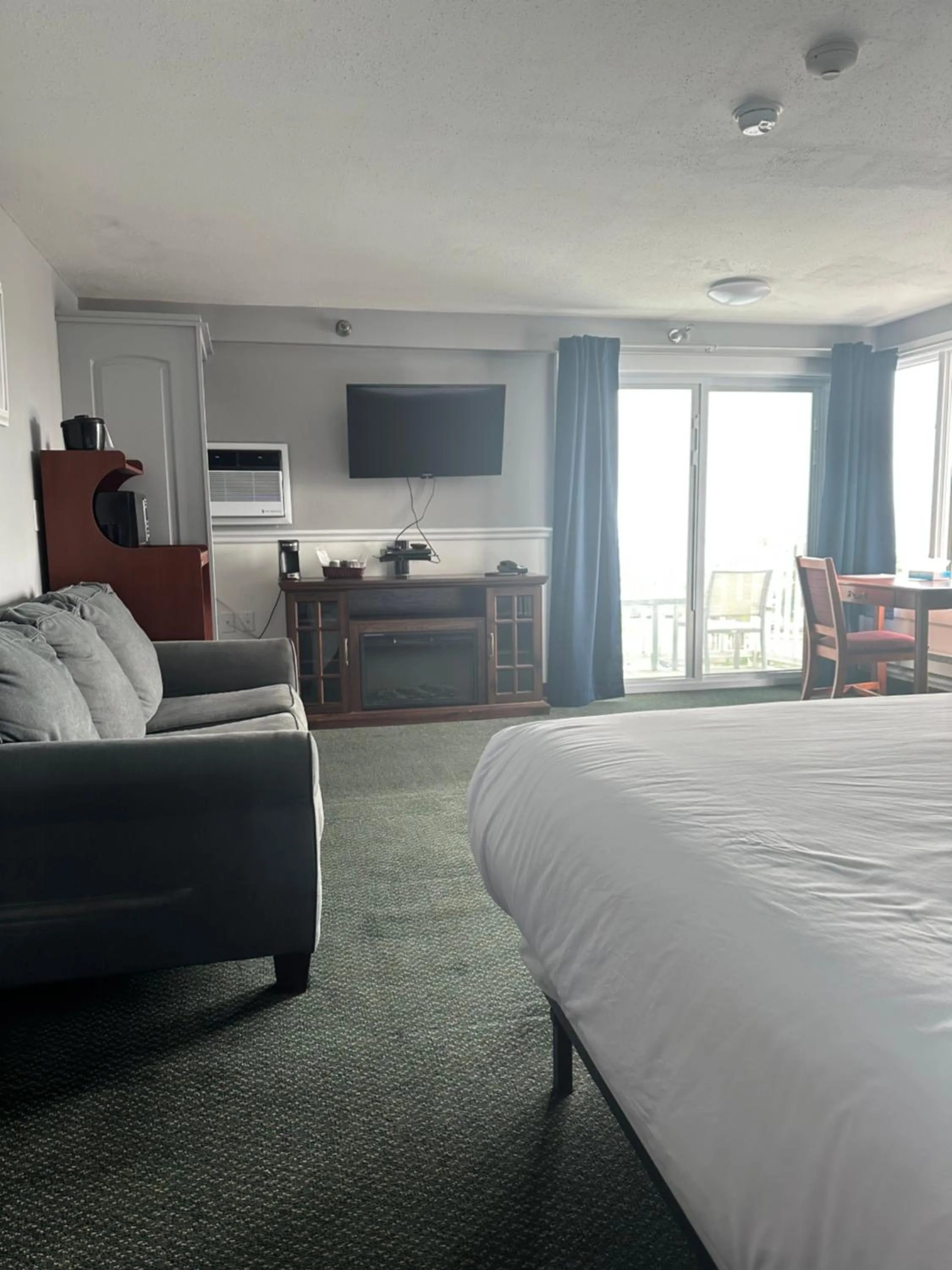 Bed in Trade Winds on the Bay