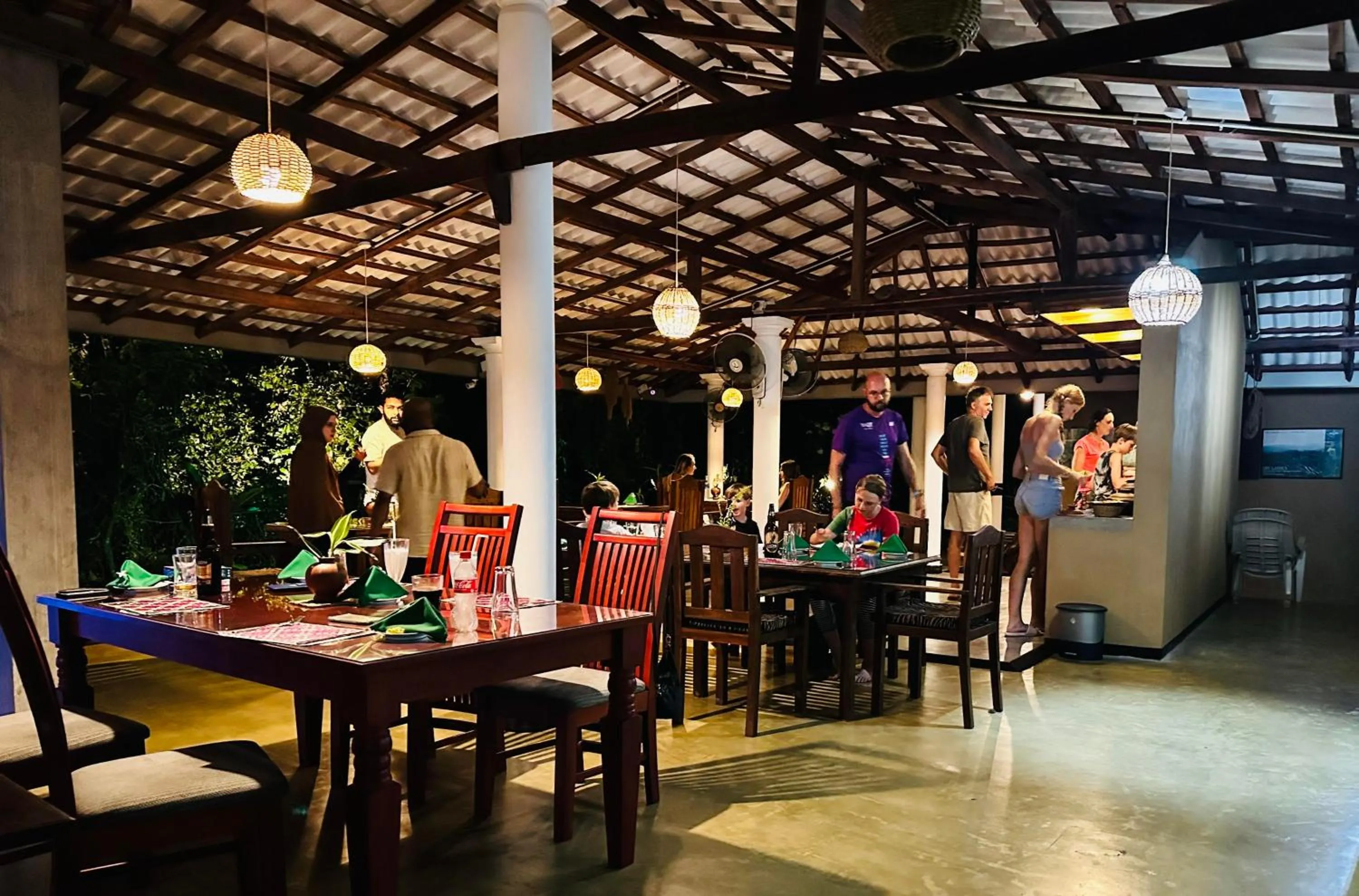 Restaurant/places to eat in Nature House