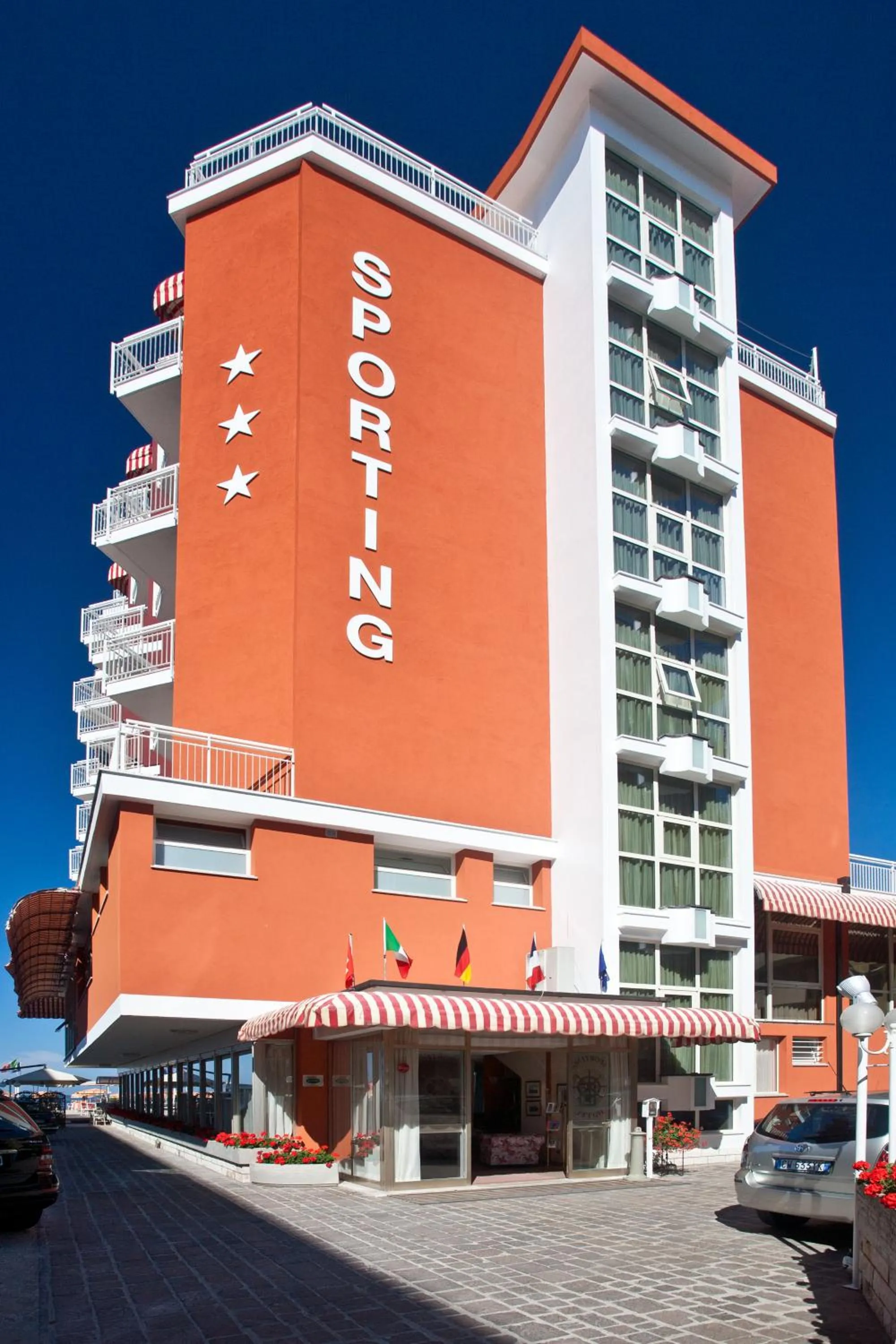 Facade/entrance in Hotel Sporting