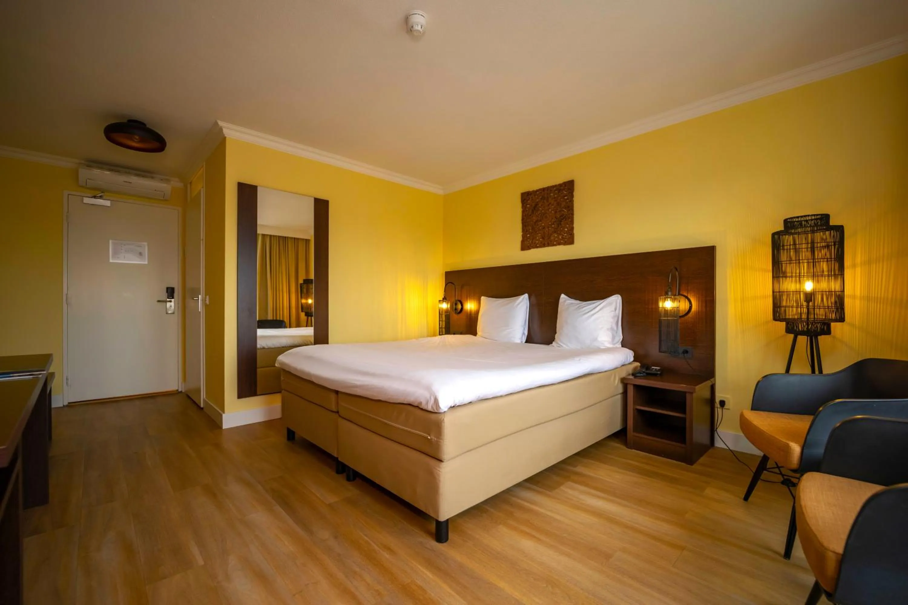 Toilet, Bed in Fletcher Hotel-Restaurant Arion-Vlissingen