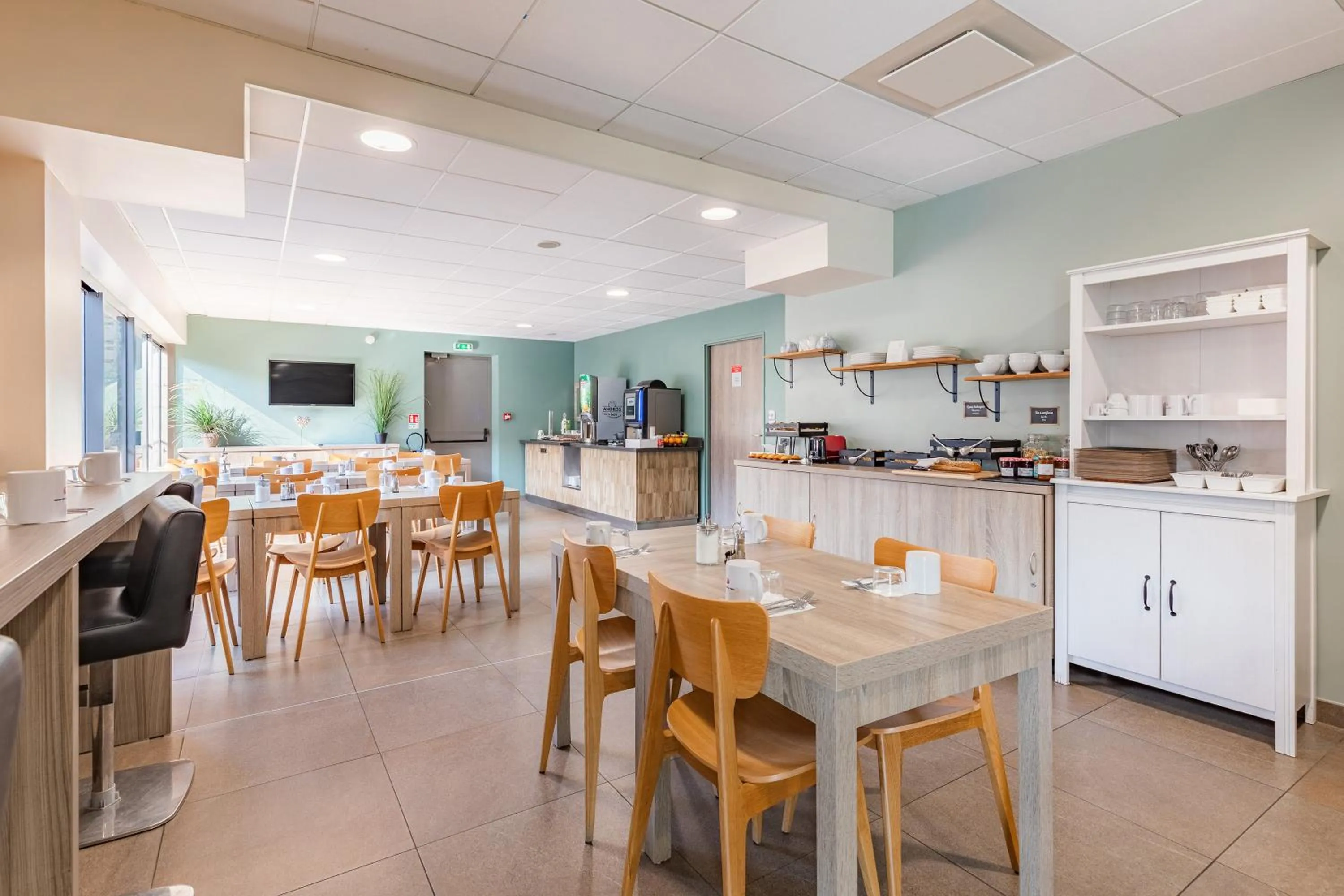Buffet breakfast in Appart’City Confort Rennes – Cesson Sévigné