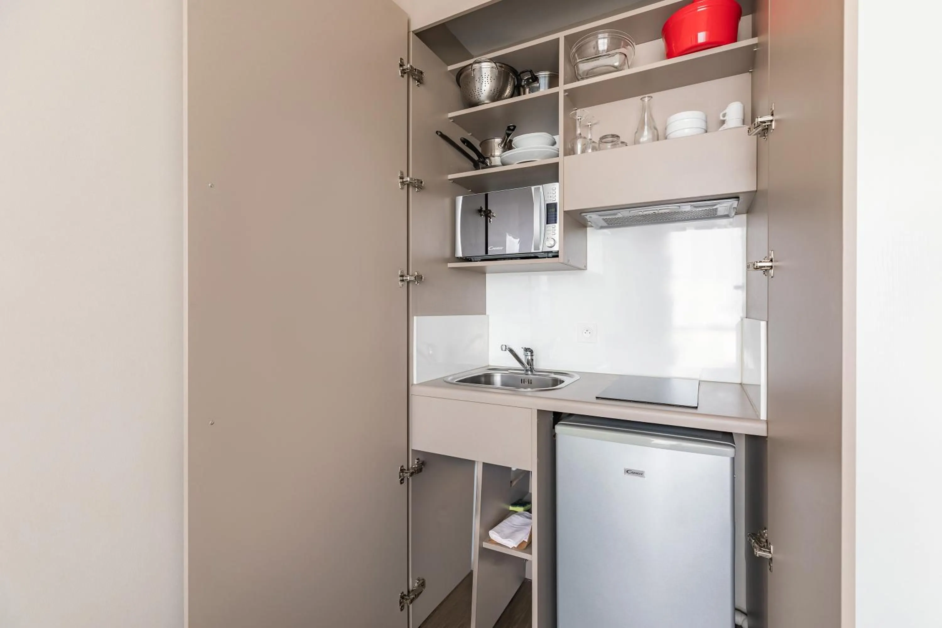 Kitchen or kitchenette in Appart’City Confort Rennes – Cesson Sévigné