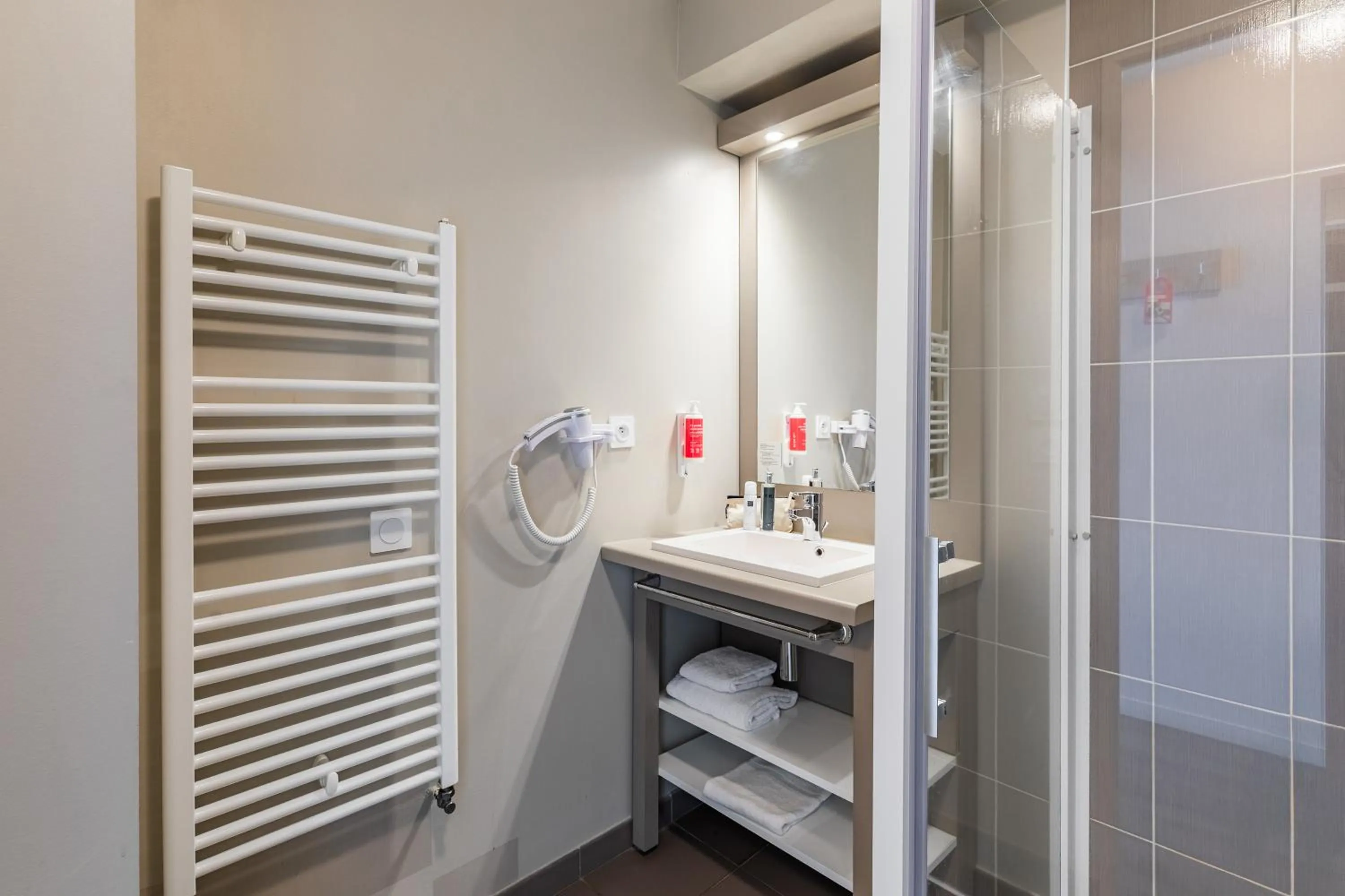 Shower in Appart’City Confort Rennes – Cesson Sévigné
