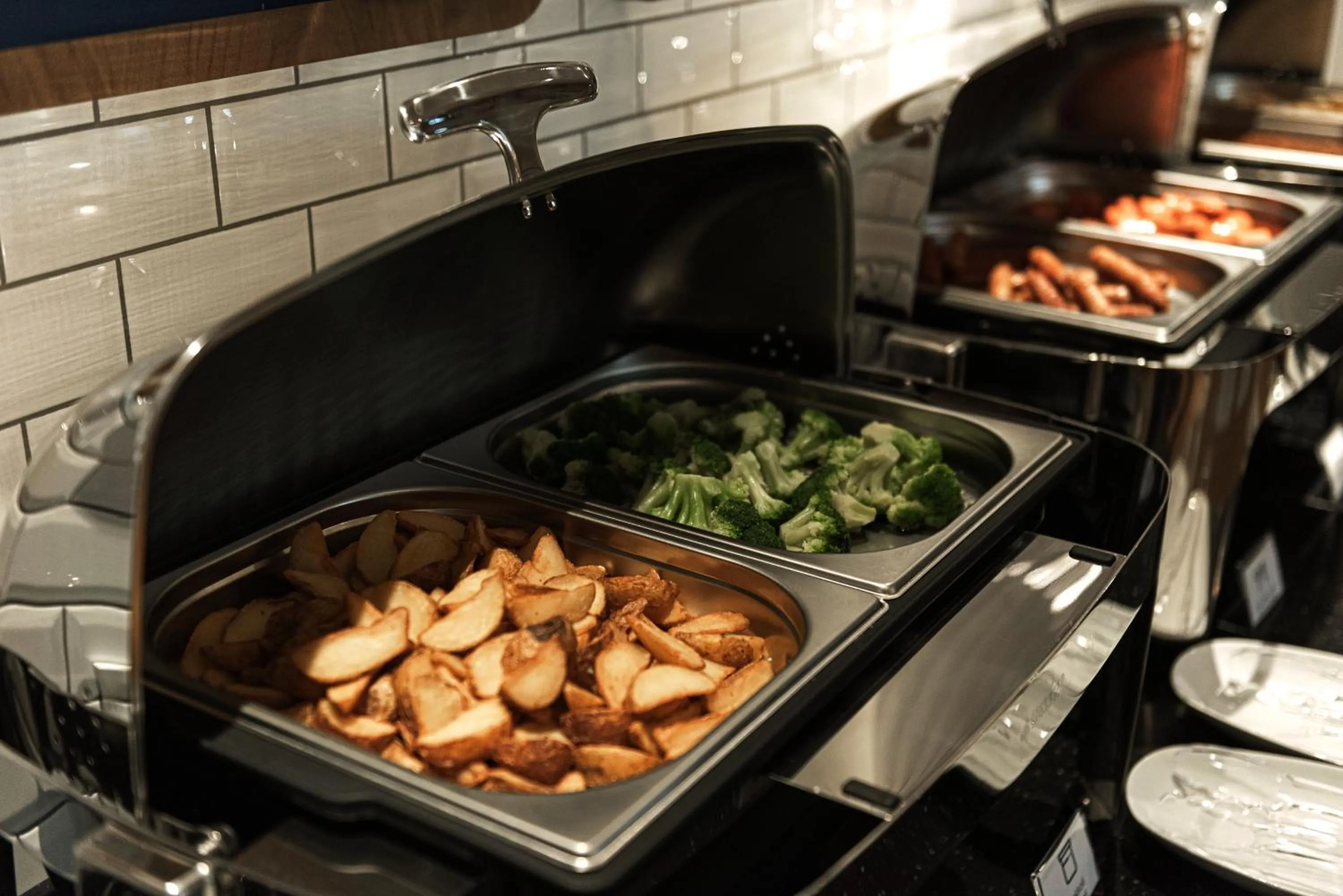 Food and drinks in Holiday Inn Express - Astana - Turan by IHG