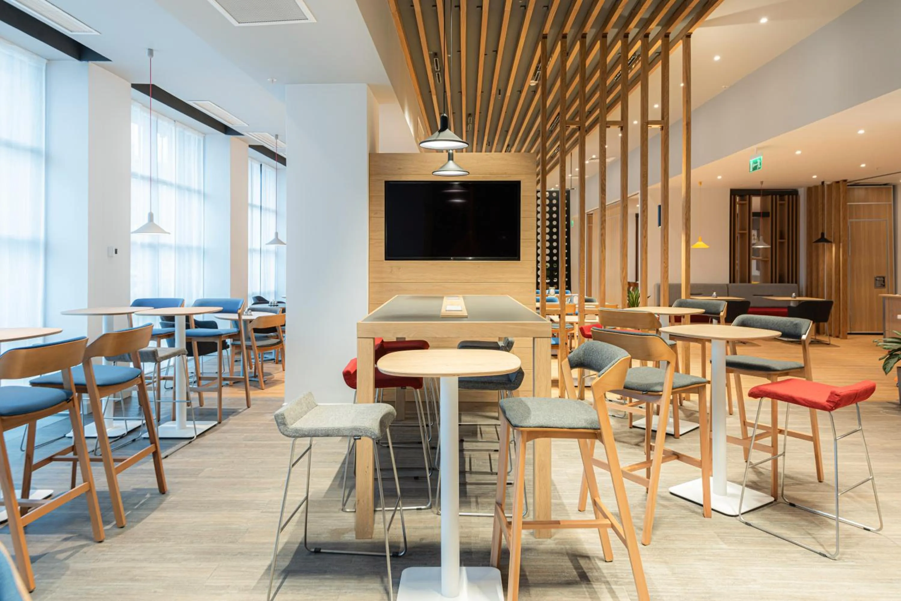 TV and multimedia in Holiday Inn Express - Astana - Turan by IHG