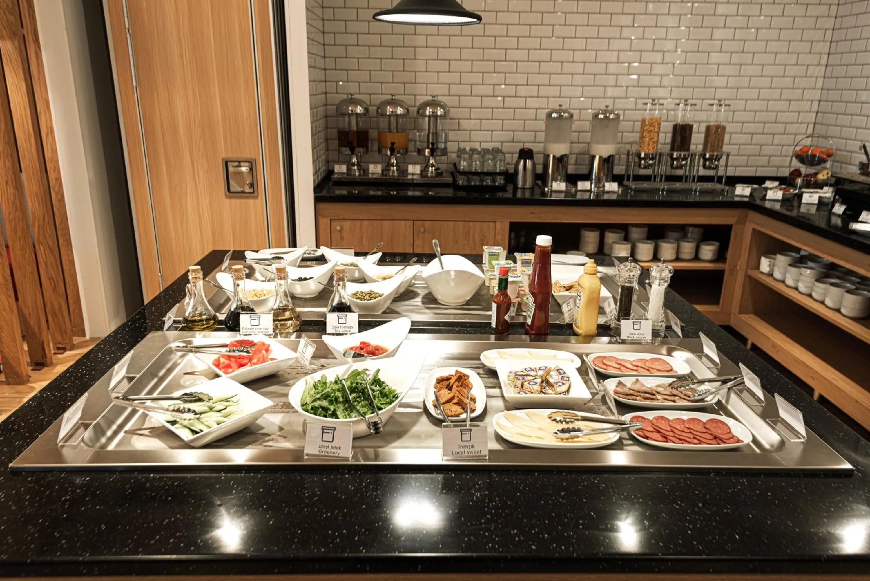 Food and drinks in Holiday Inn Express - Astana - Turan by IHG