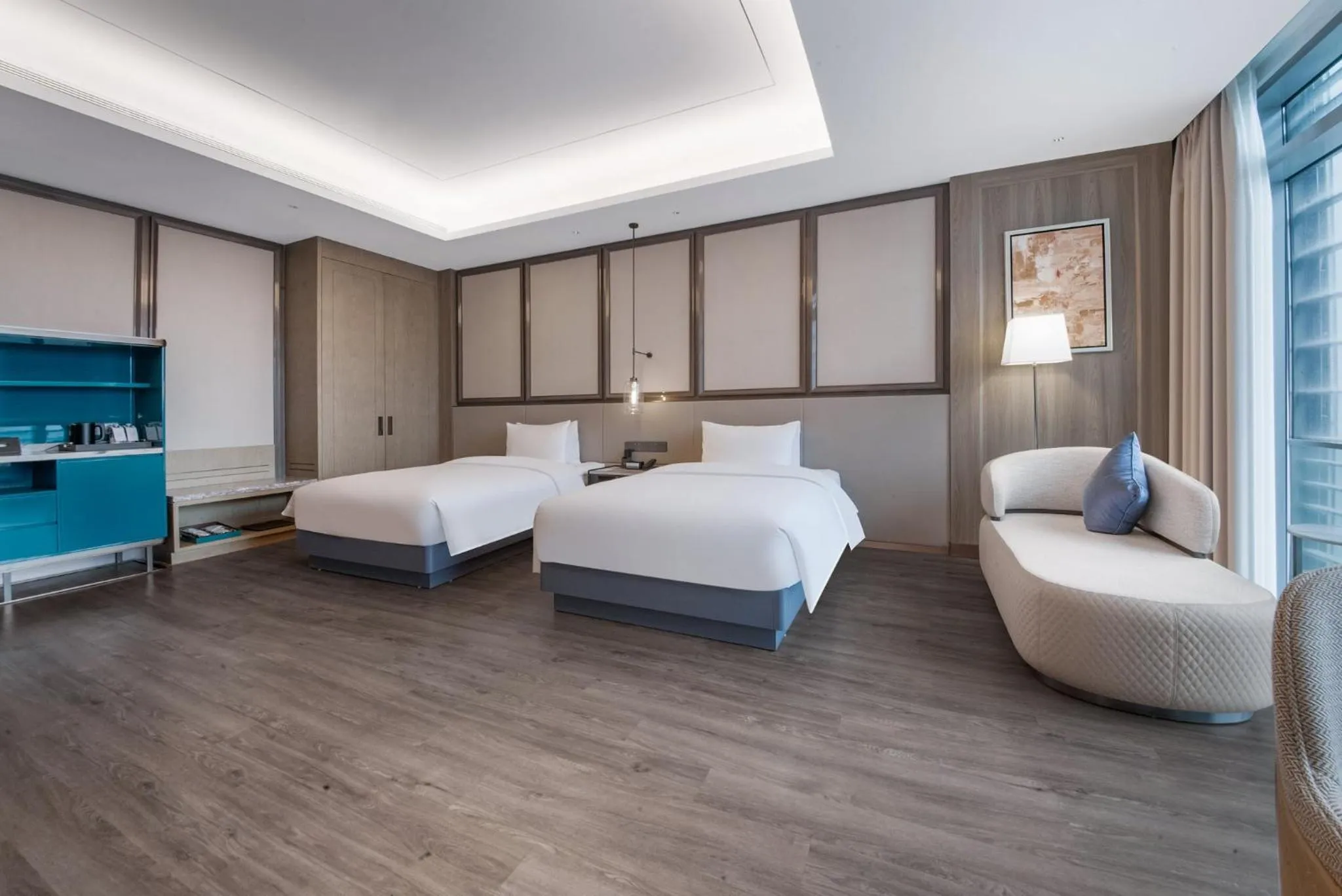 Photo of the whole room, Bed in Crowne Plaza Hangzhou Linping by IHG