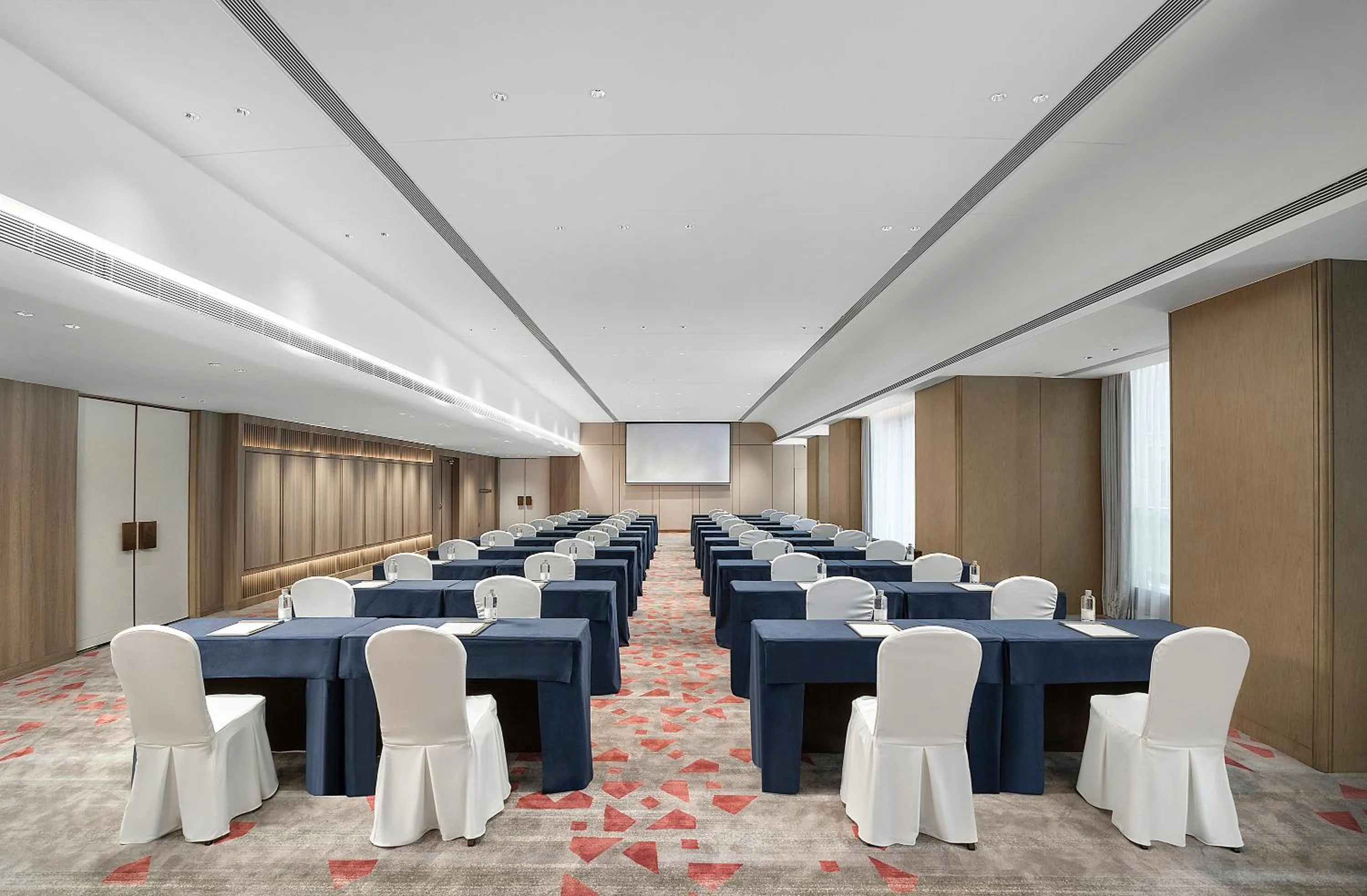 Meeting/conference room in Crowne Plaza Hangzhou Linping by IHG