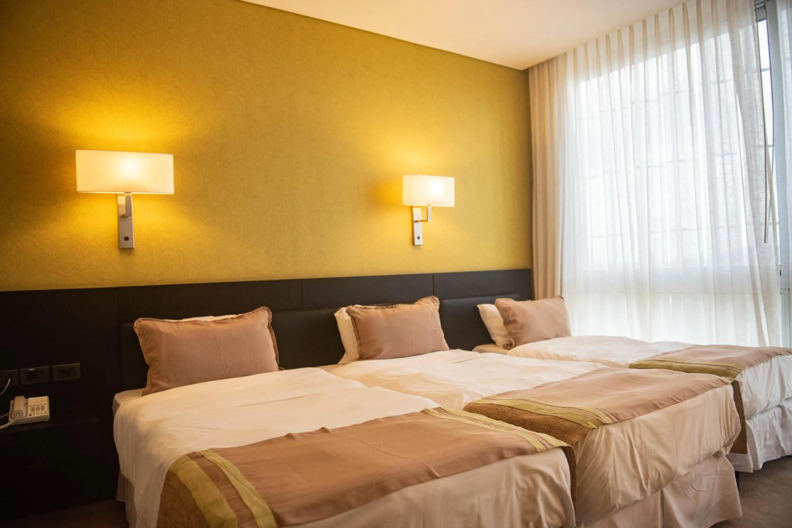 Photo of the whole room, Bed in Rivera Casino & Resort