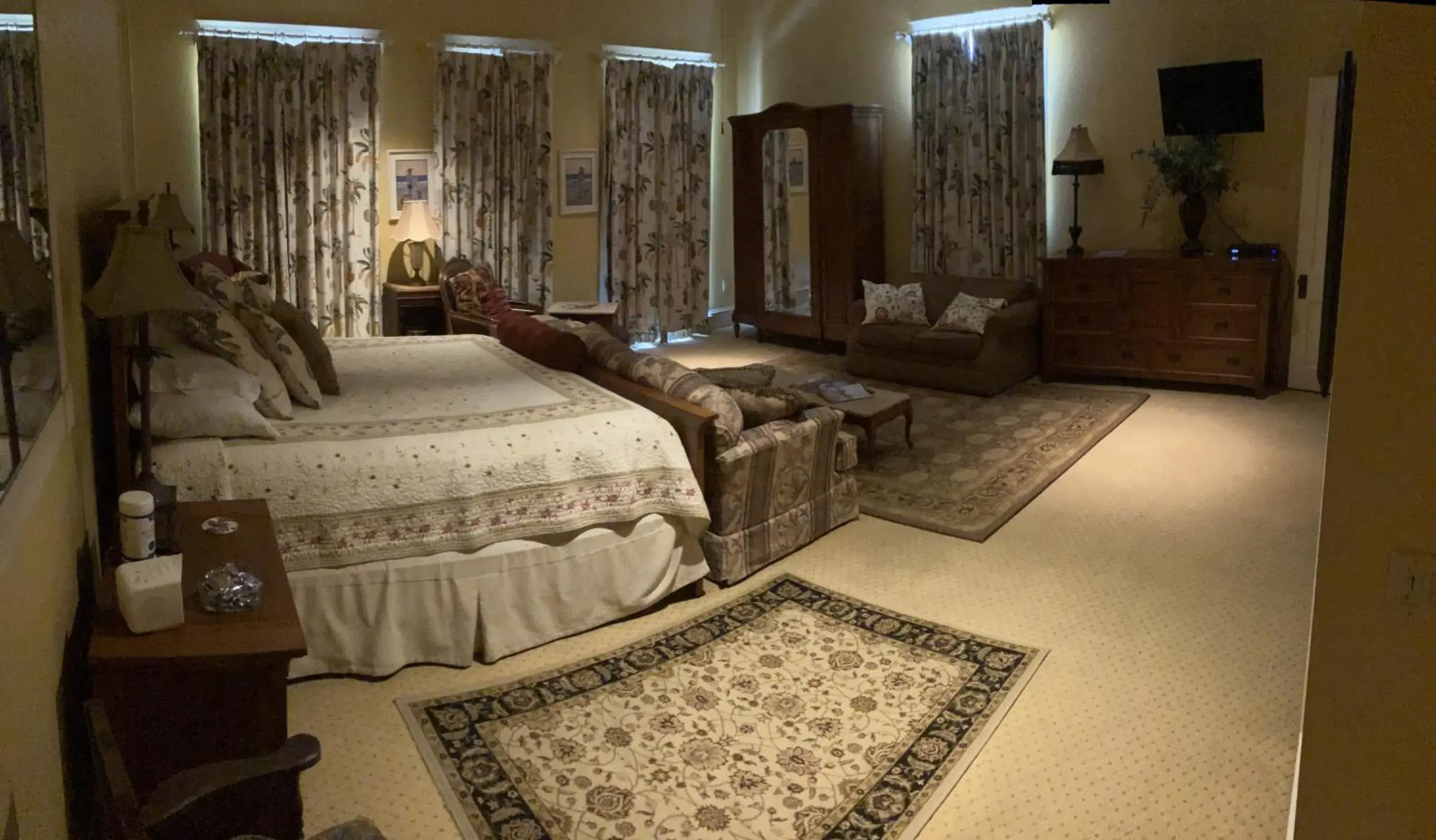 King Suite in The Lasker Inn King Suite in The Lasker Inn