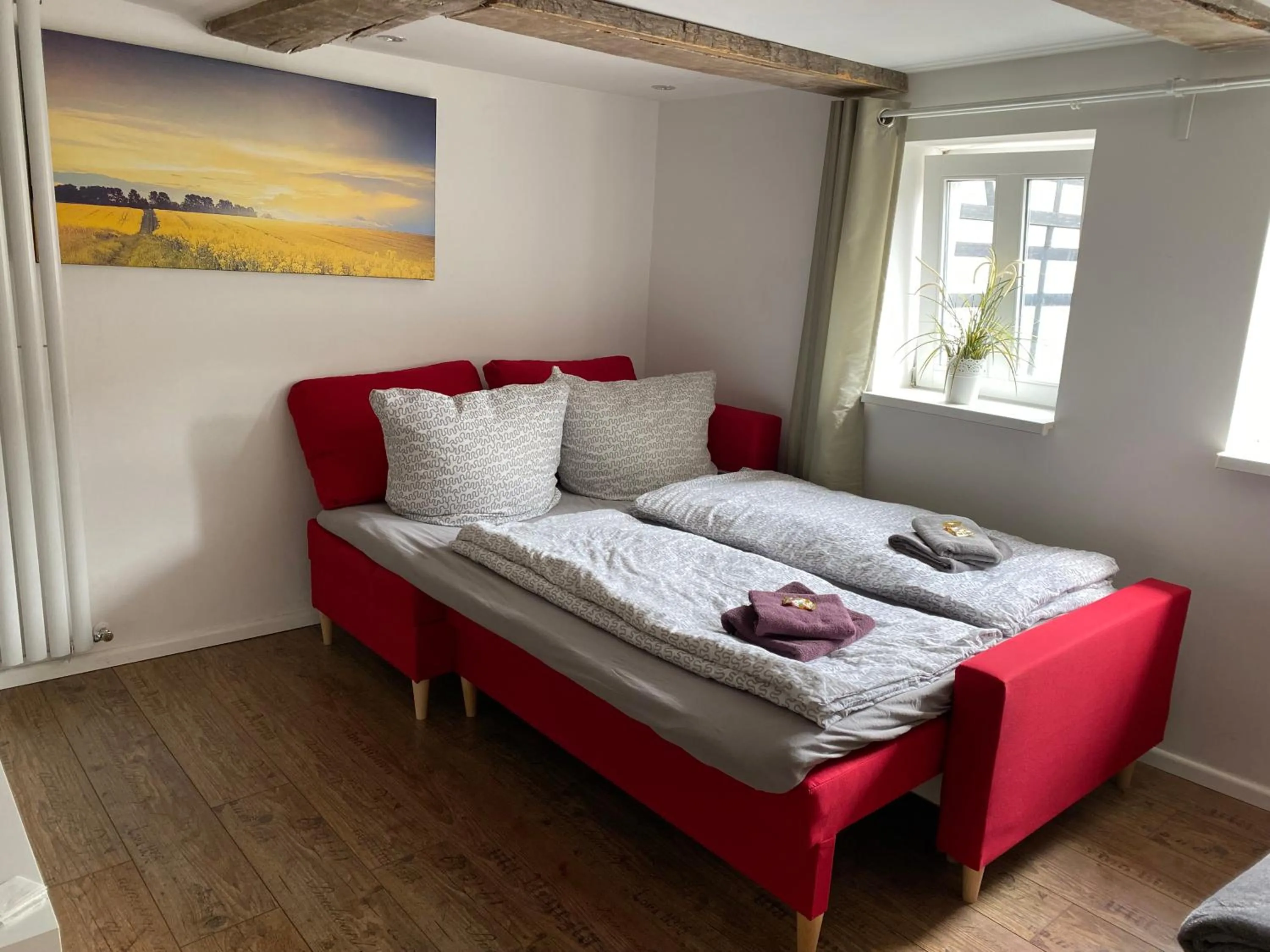 Bed in Ferienwohnung-Goldener Winkel