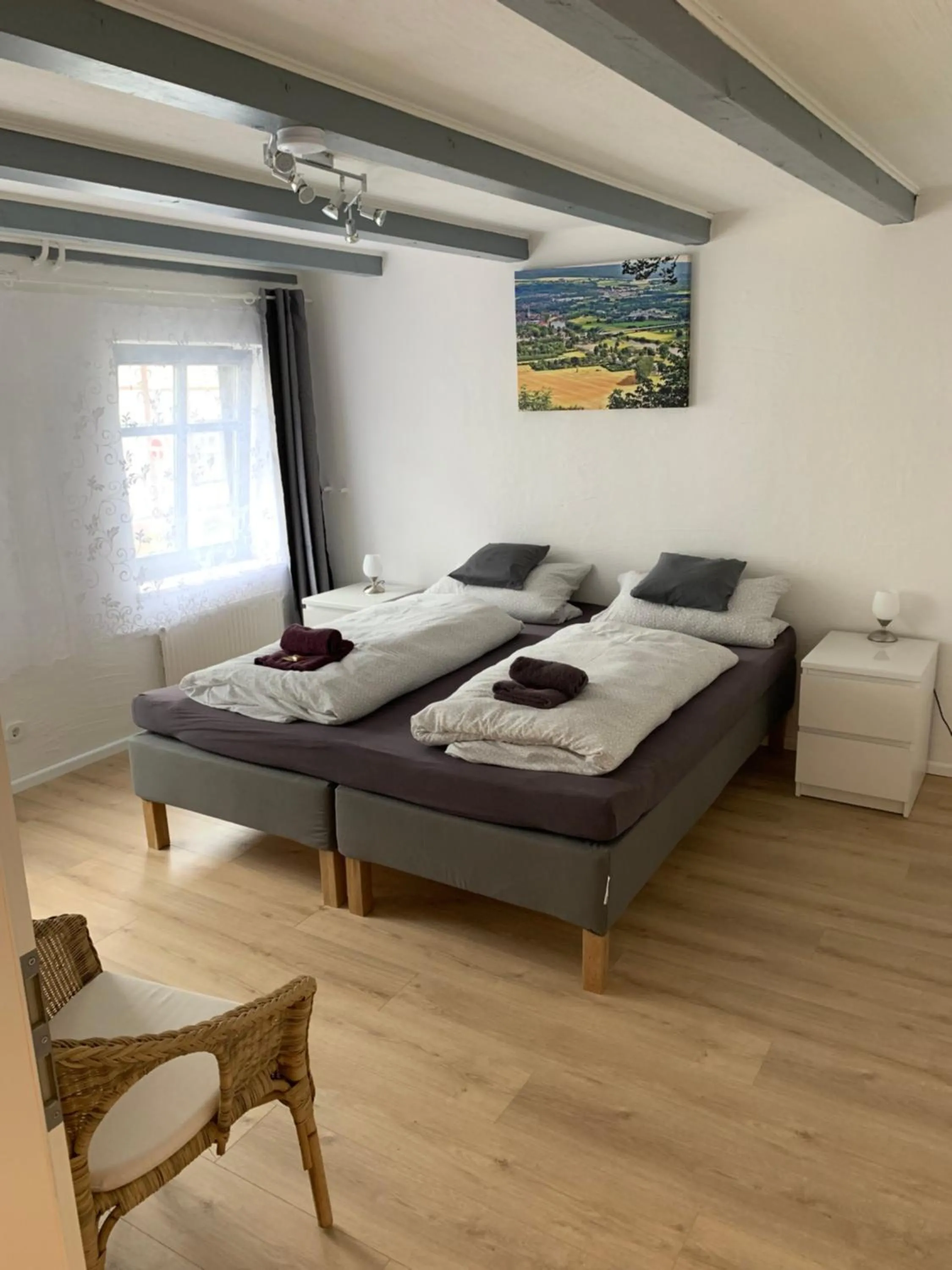 Bed in Ferienwohnung-Goldener Winkel